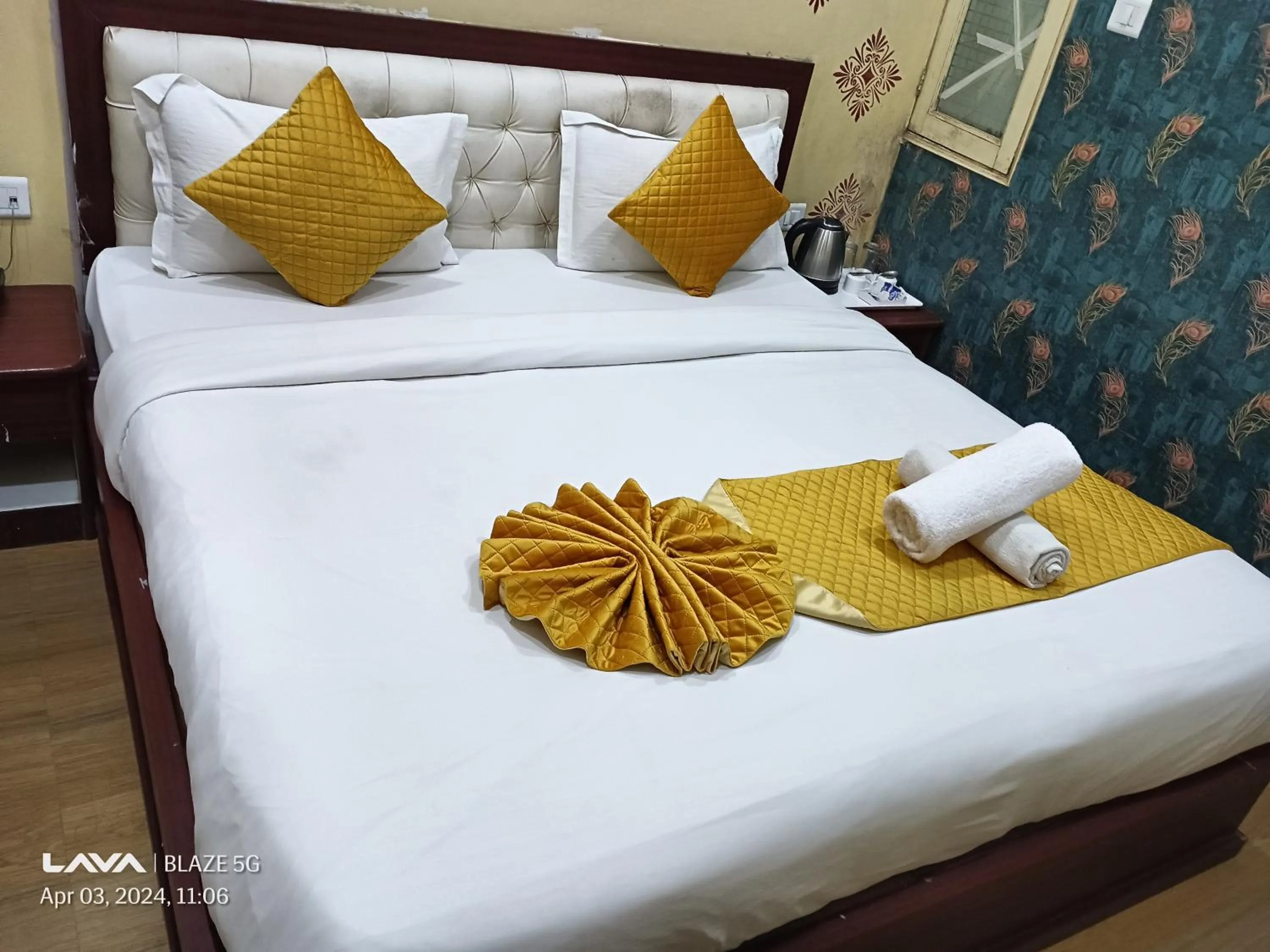 Bedroom, Bed in The Century Plaza Hotel