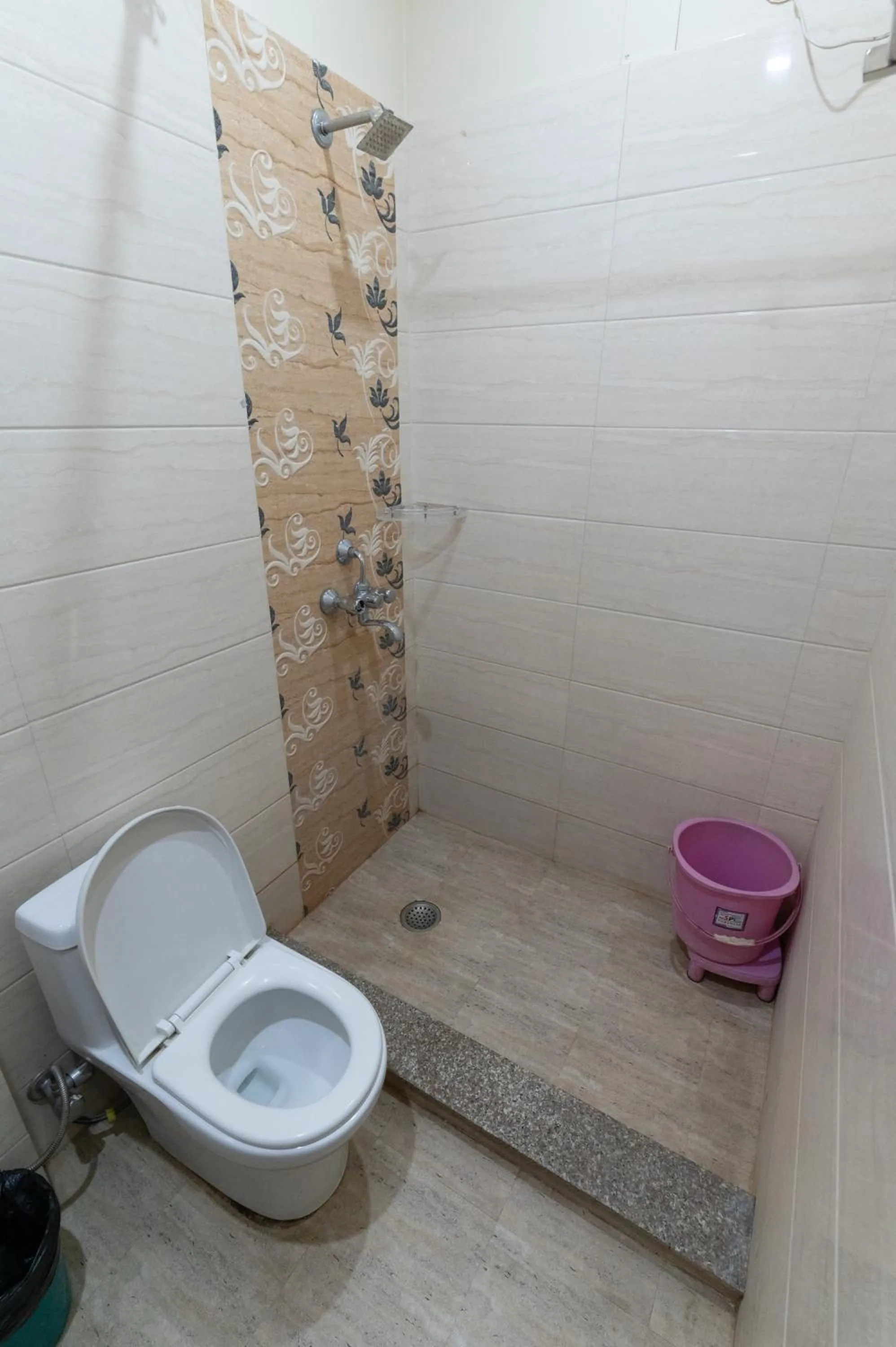 Shower in The Century Plaza Hotel