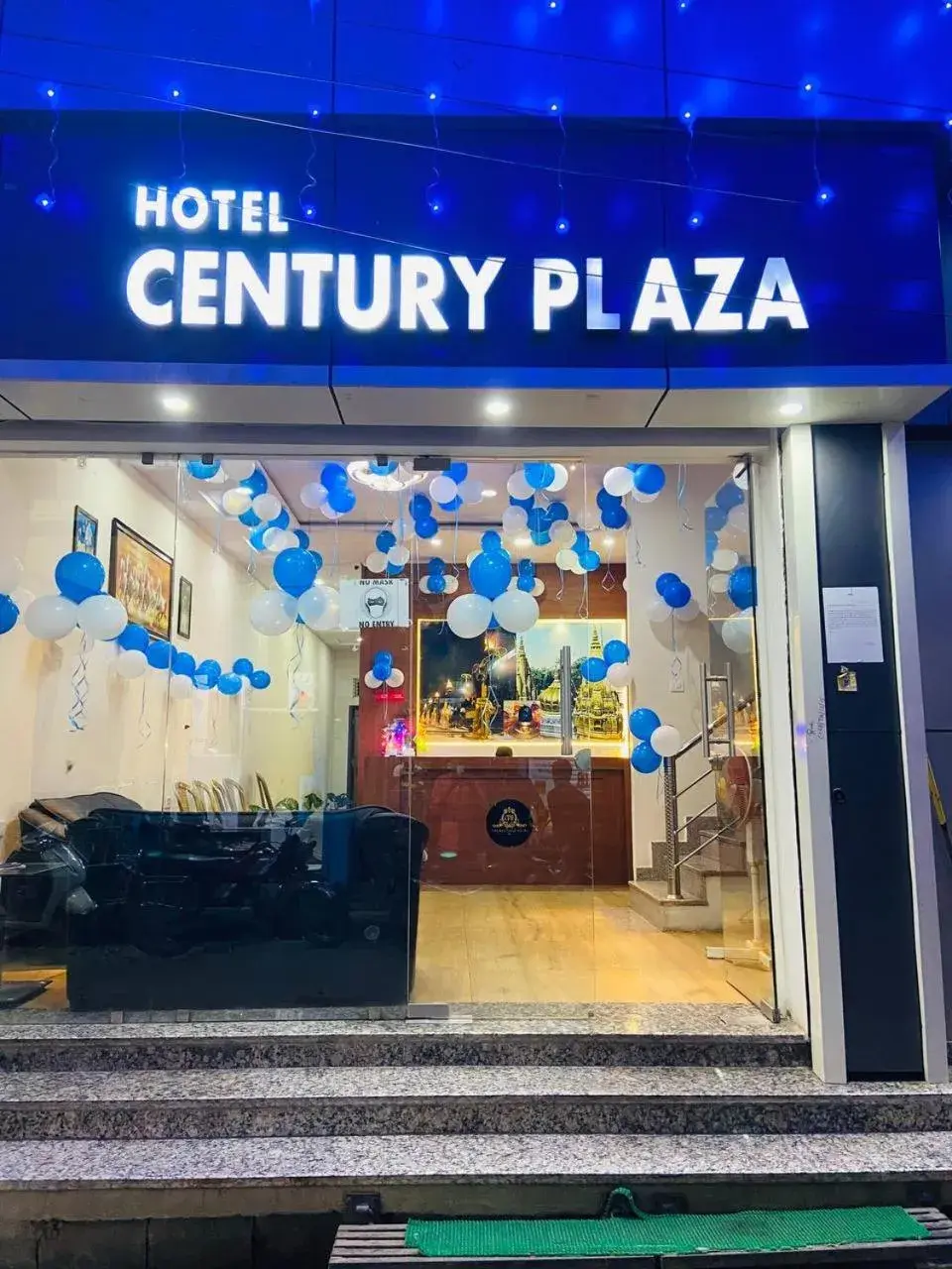 Facade/entrance in The Century Plaza Hotel Facade/entrance in The Century Plaza Hotel