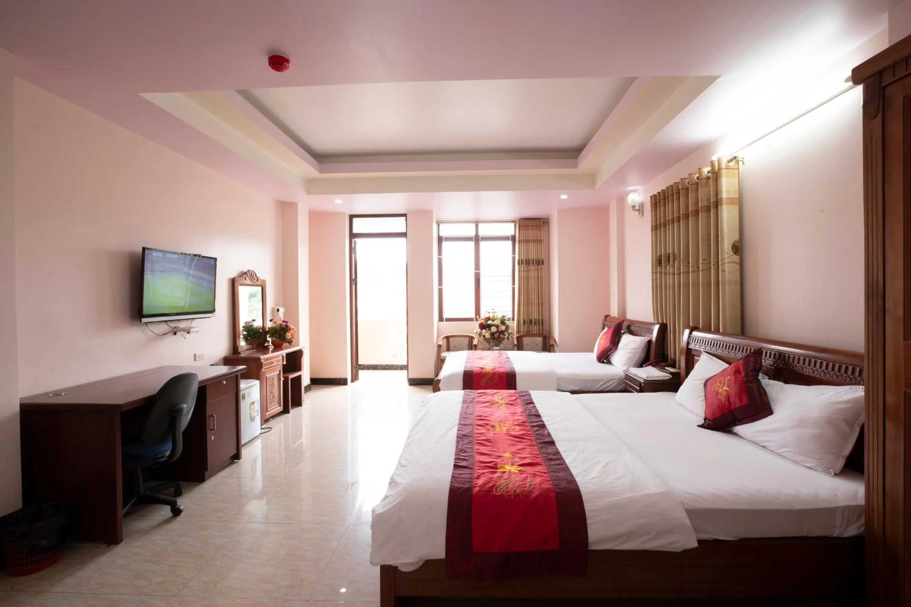 KHÁCH SẠN SEN VÀNG