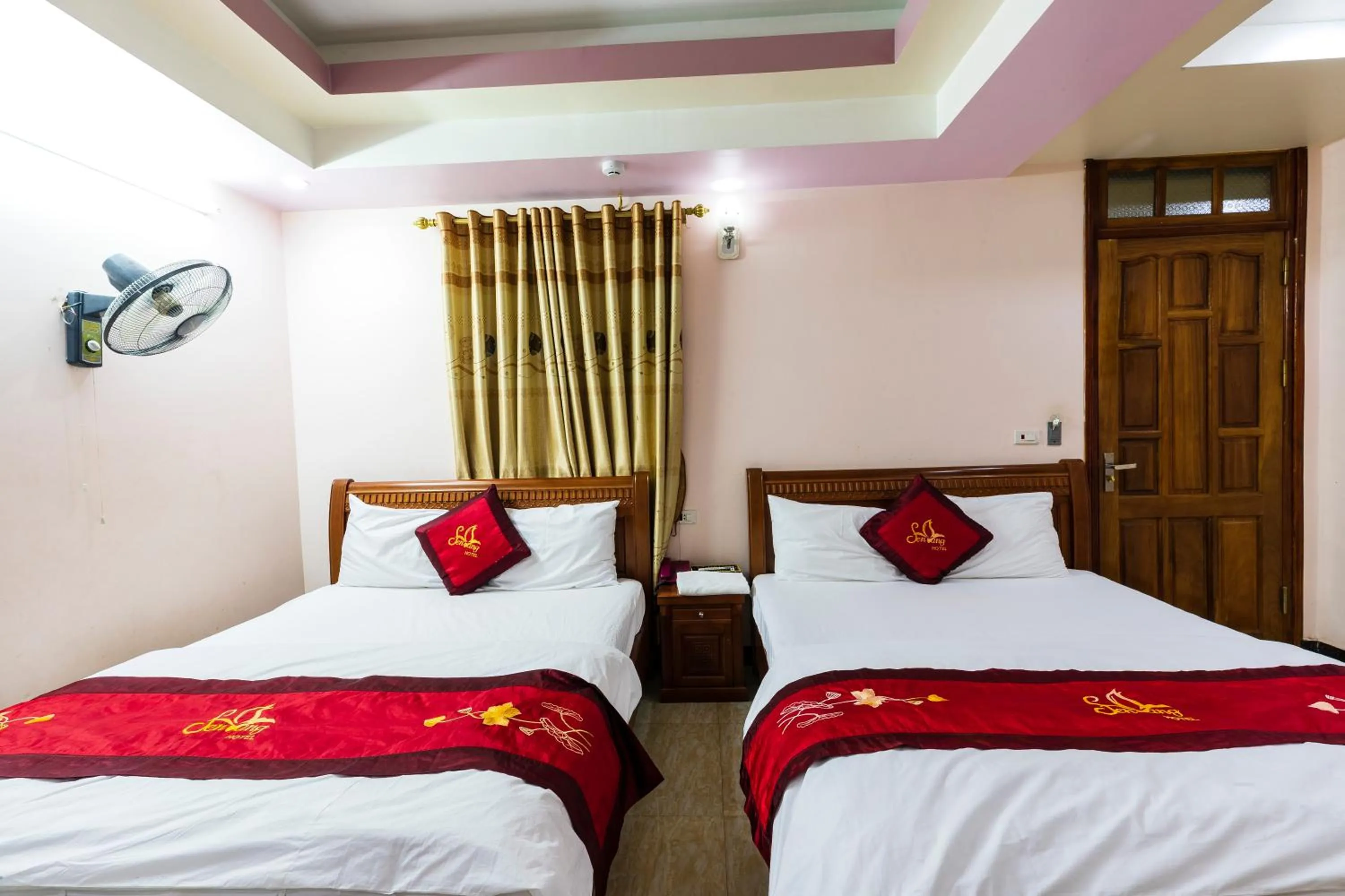 KHÁCH SẠN SEN VÀNG