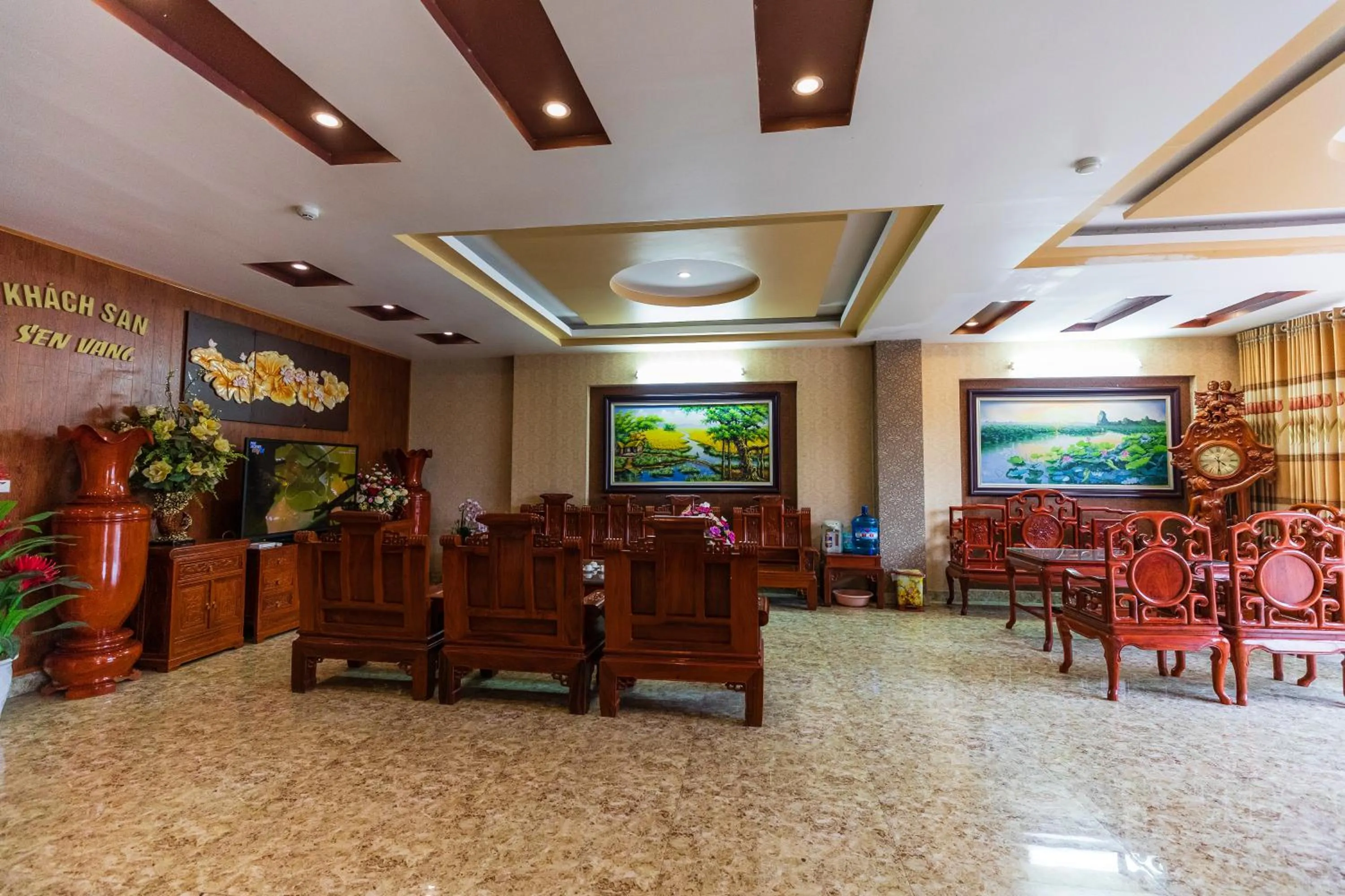 KHÁCH SẠN SEN VÀNG