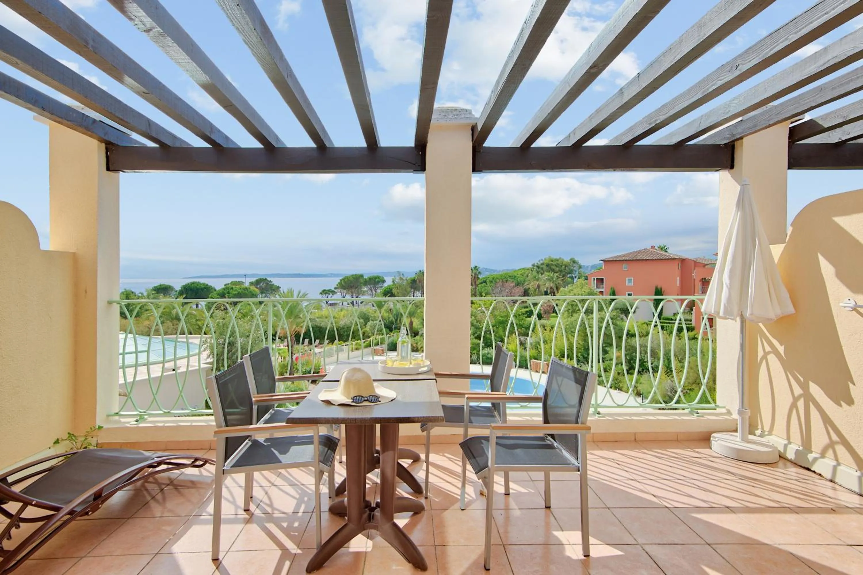 Patio in Résidence Pierre & Vacances Premium Les Calanques des Issambres