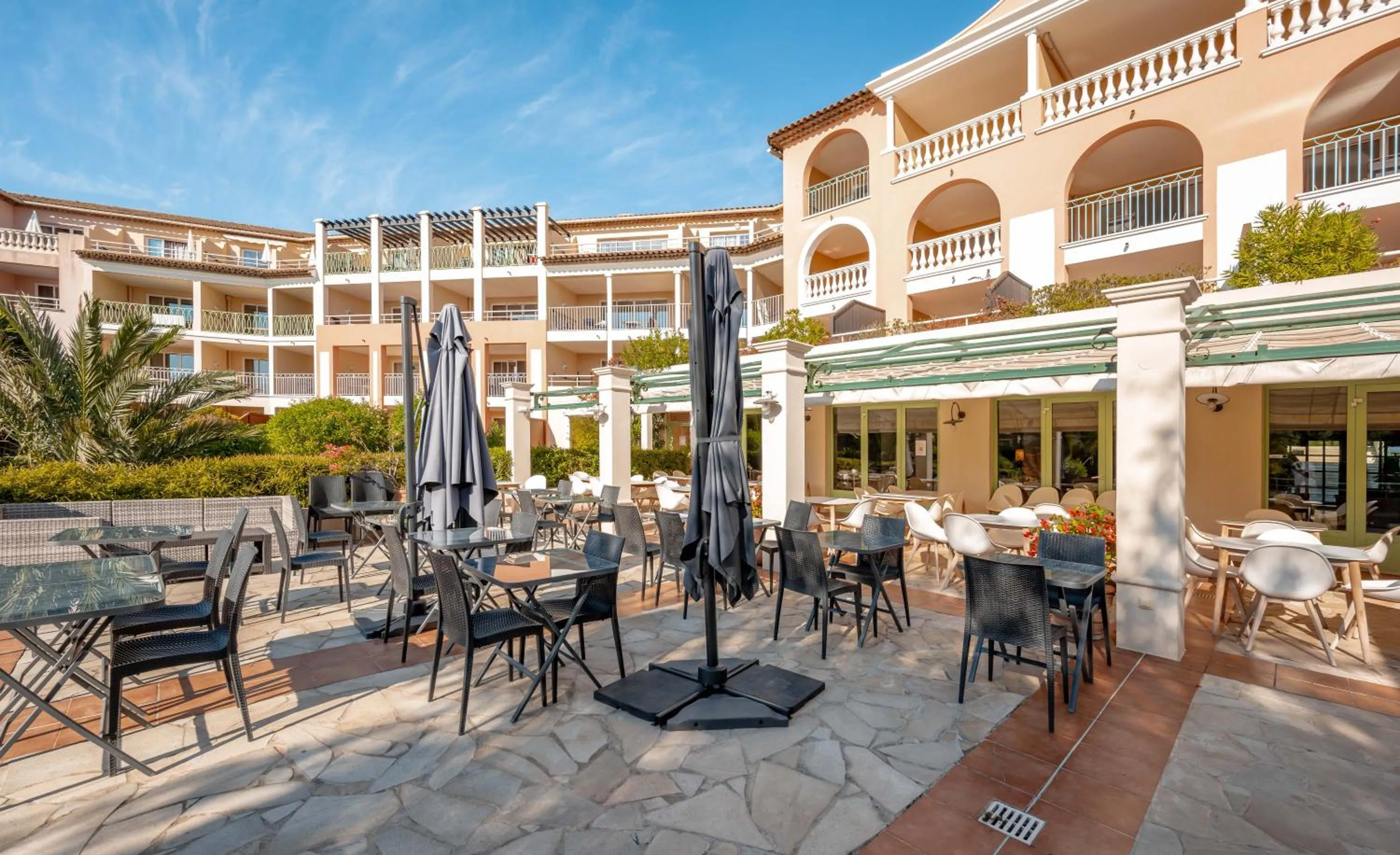 Property building in Résidence Pierre & Vacances Premium Les Calanques des Issambres