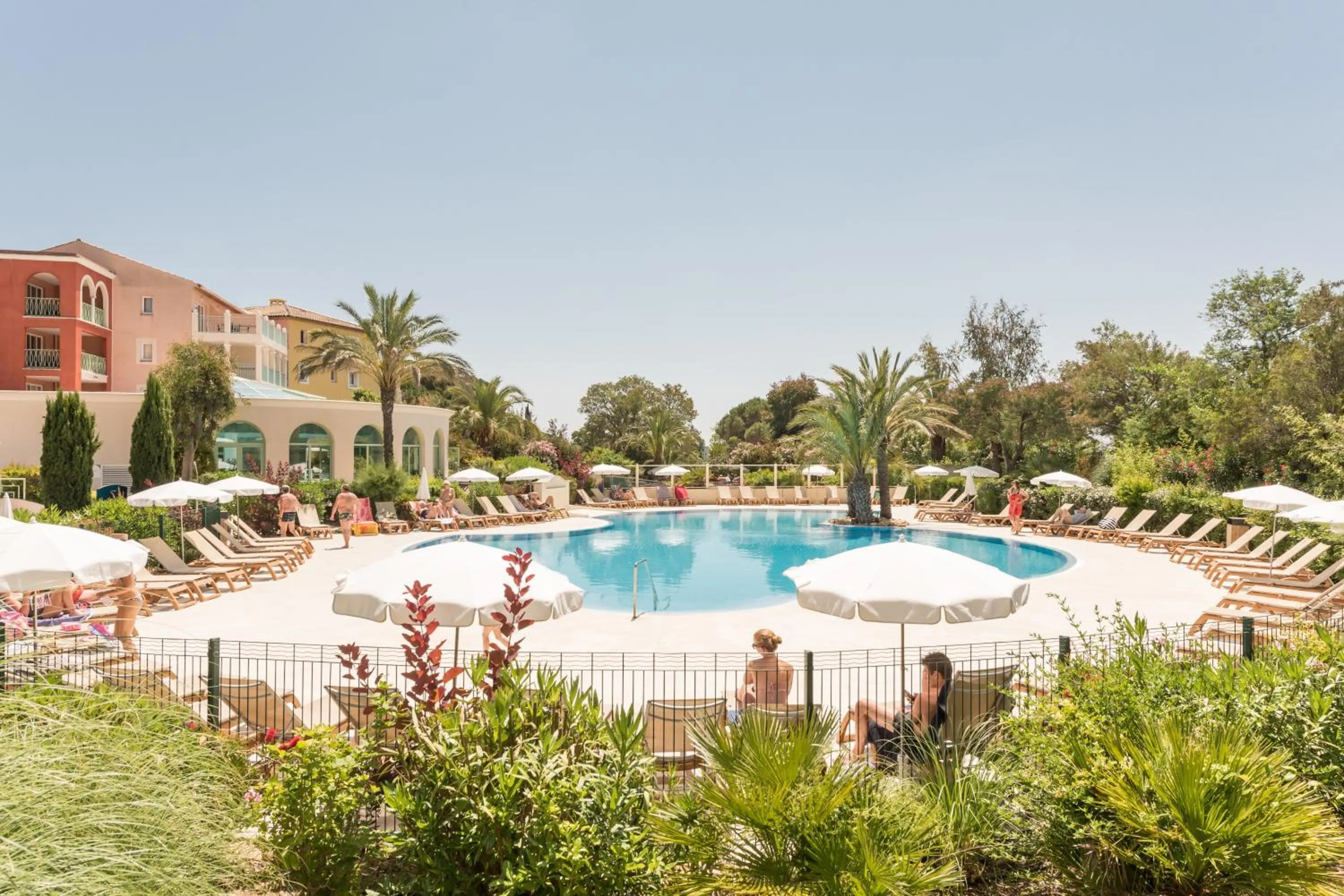 Property building in Résidence Pierre & Vacances Premium Les Calanques des Issambres