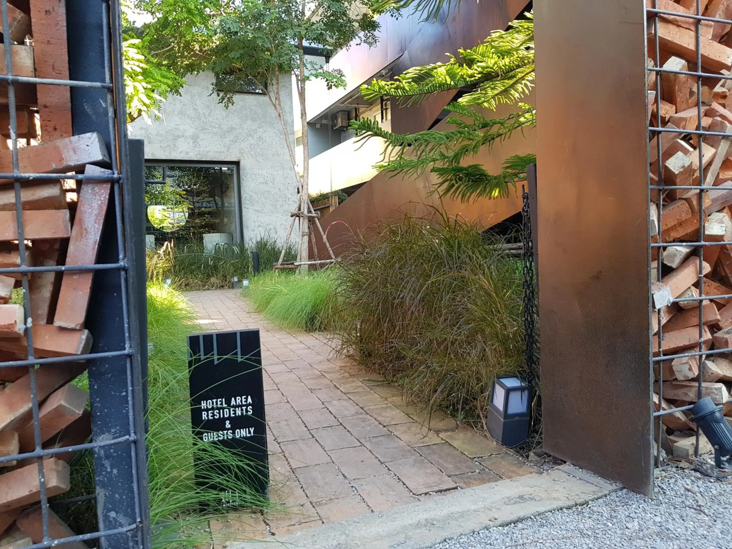 Facade/entrance in Wonderwall Hotel Facade/entrance in Wonderwall Hotel