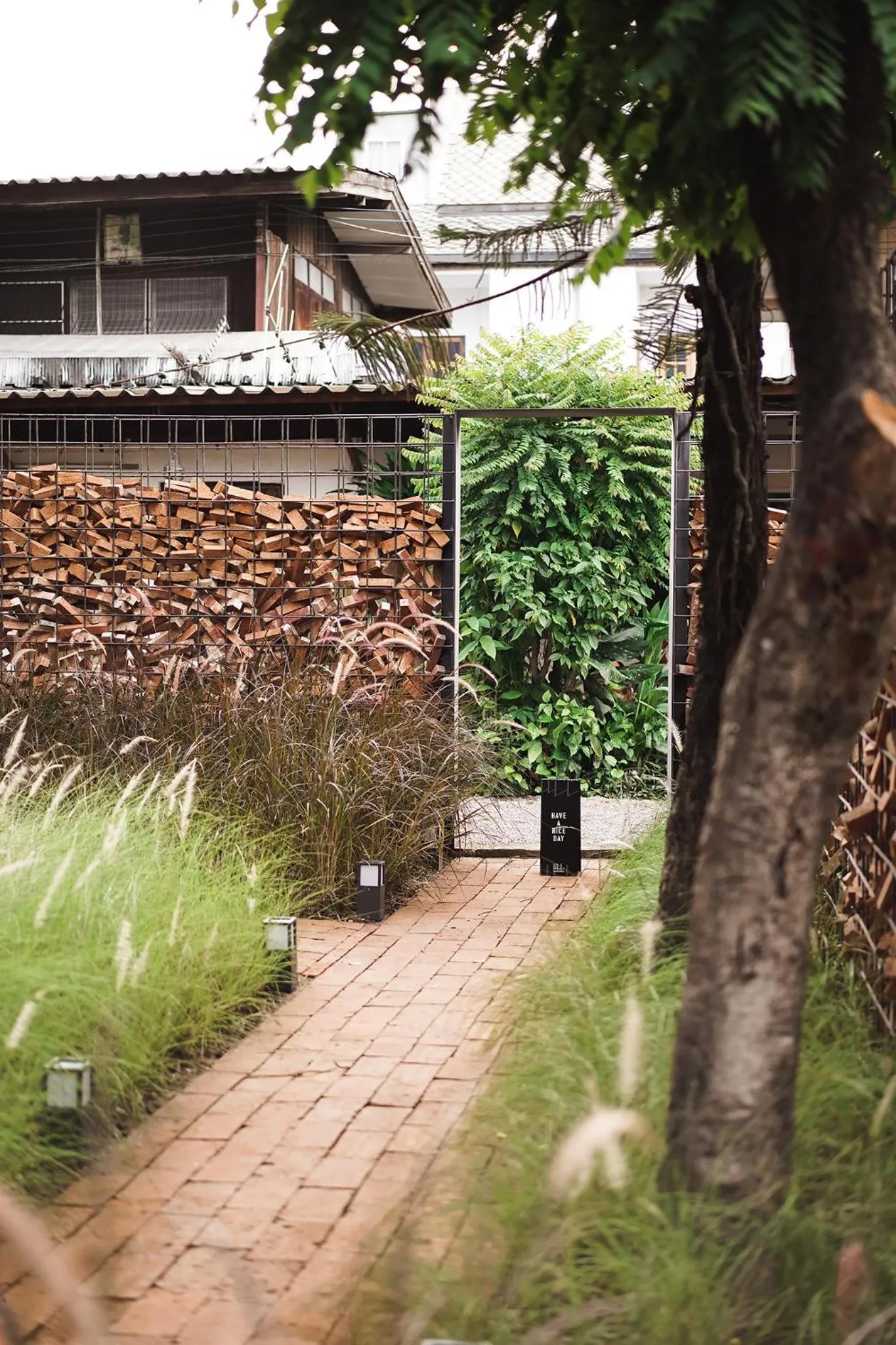 Facade/entrance in Wonderwall Hotel