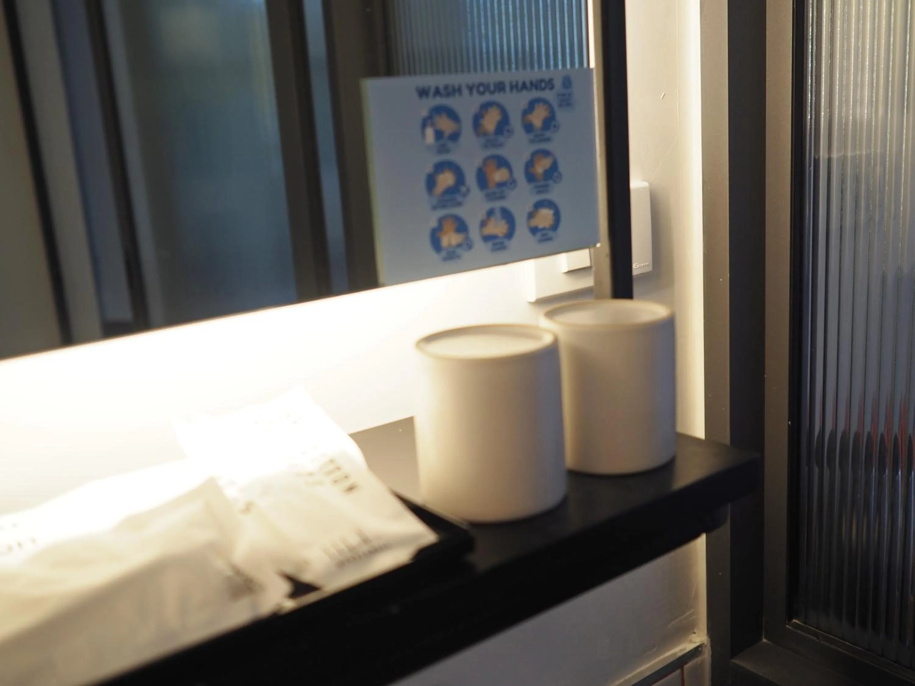 Bathroom, Bed in Wonderwall Hotel