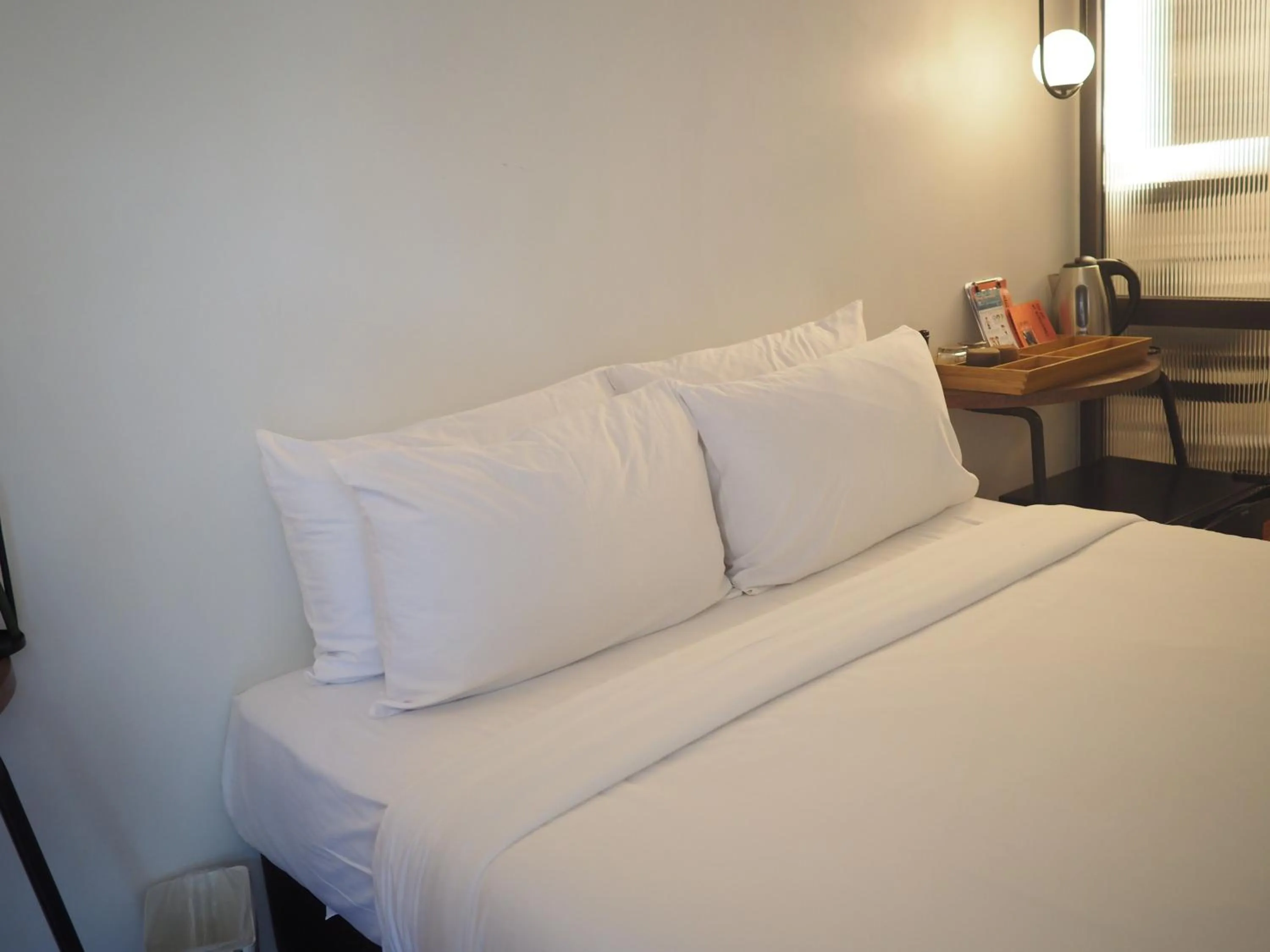 Bedroom, Bed in Wonderwall Hotel