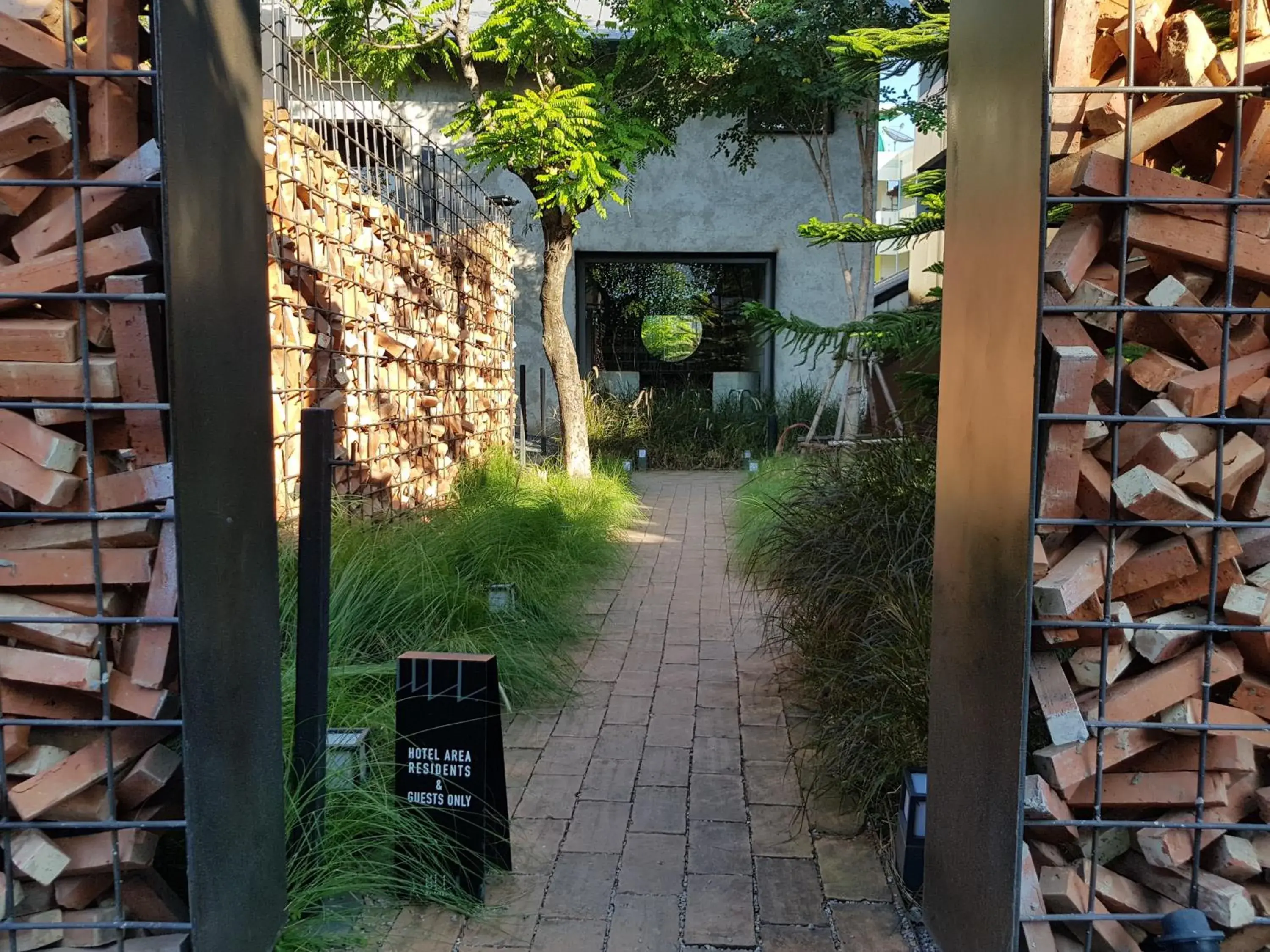 Facade/entrance in Wonderwall Hotel Facade/entrance in Wonderwall Hotel