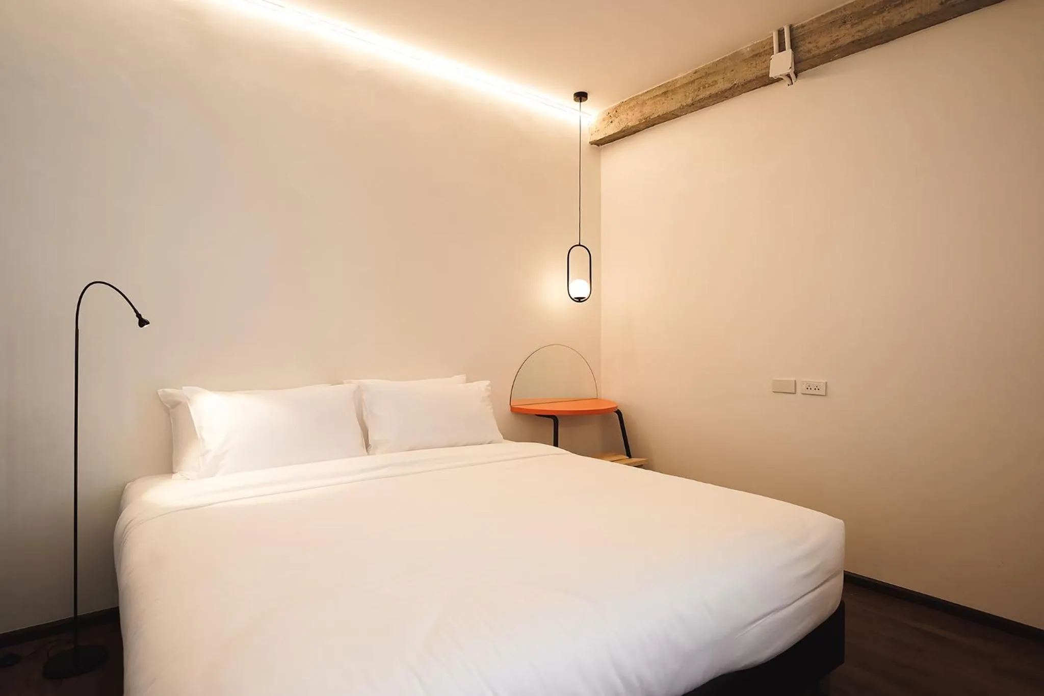 Bed in Wonderwall Hotel