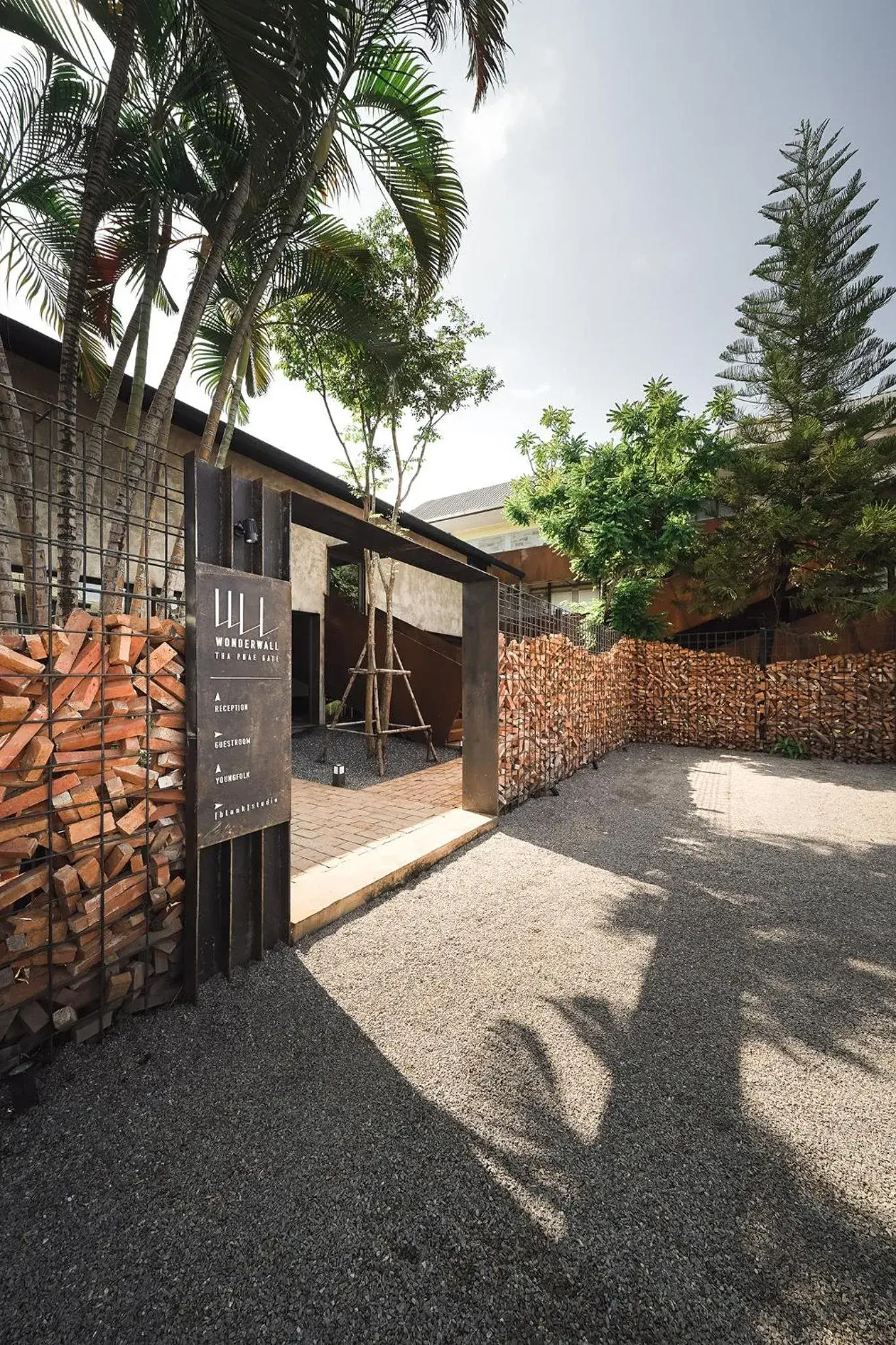 Facade/entrance in Wonderwall Hotel Facade/entrance in Wonderwall Hotel