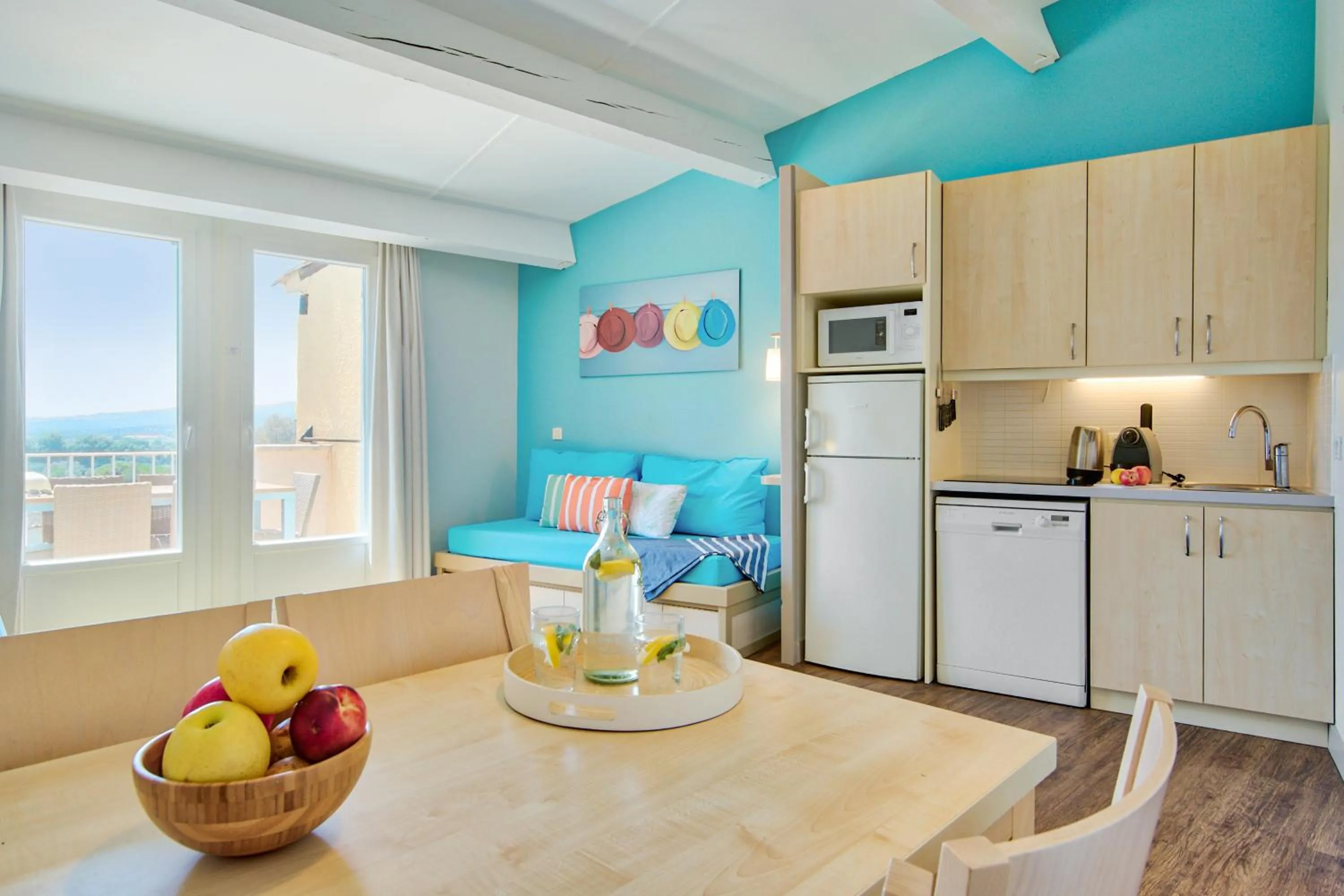 Kitchen or kitchenette in Résidence Pierre & Vacances Les Parcs de Grimaud