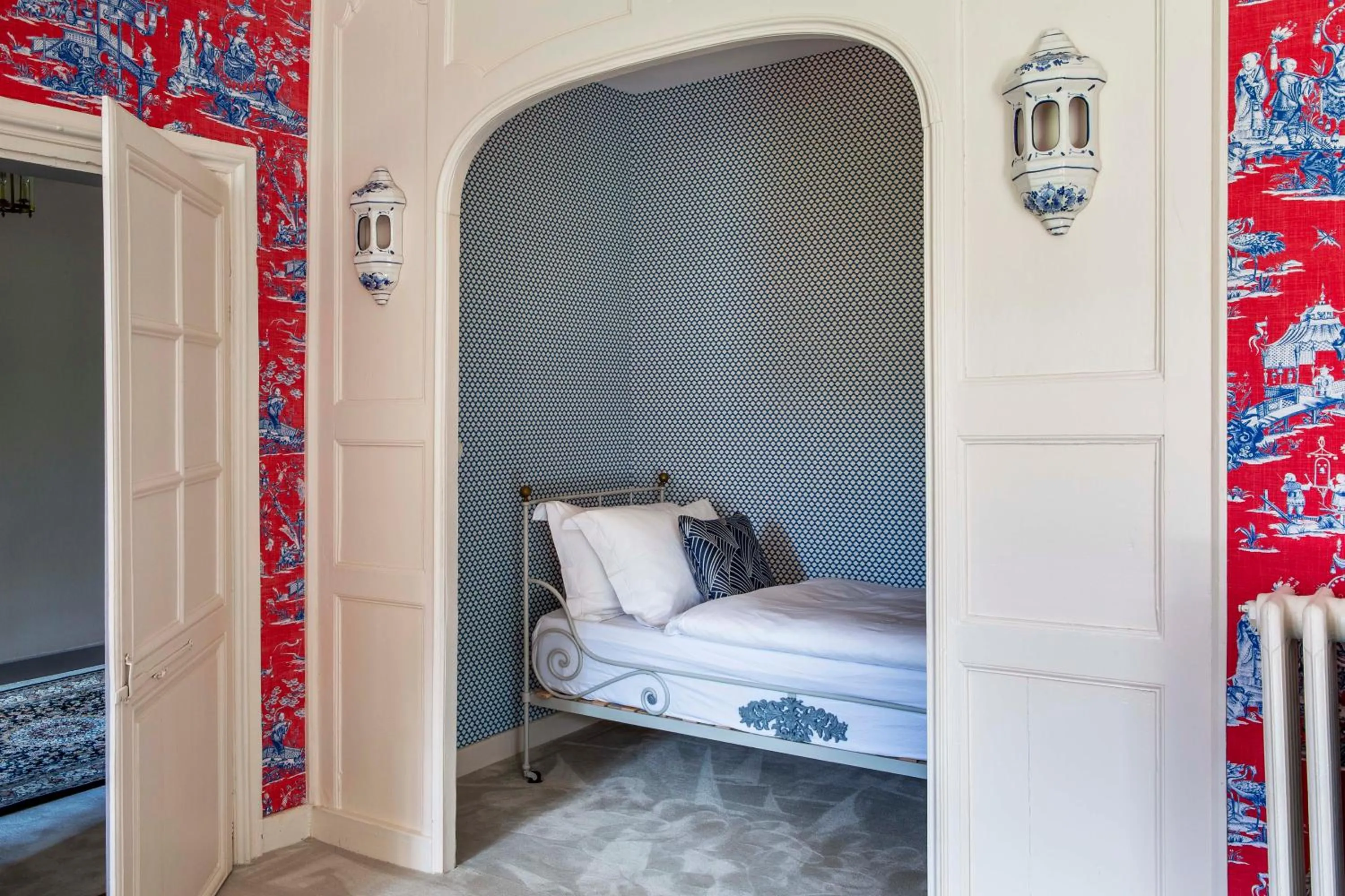 Bed in Chateau de la Villedubois