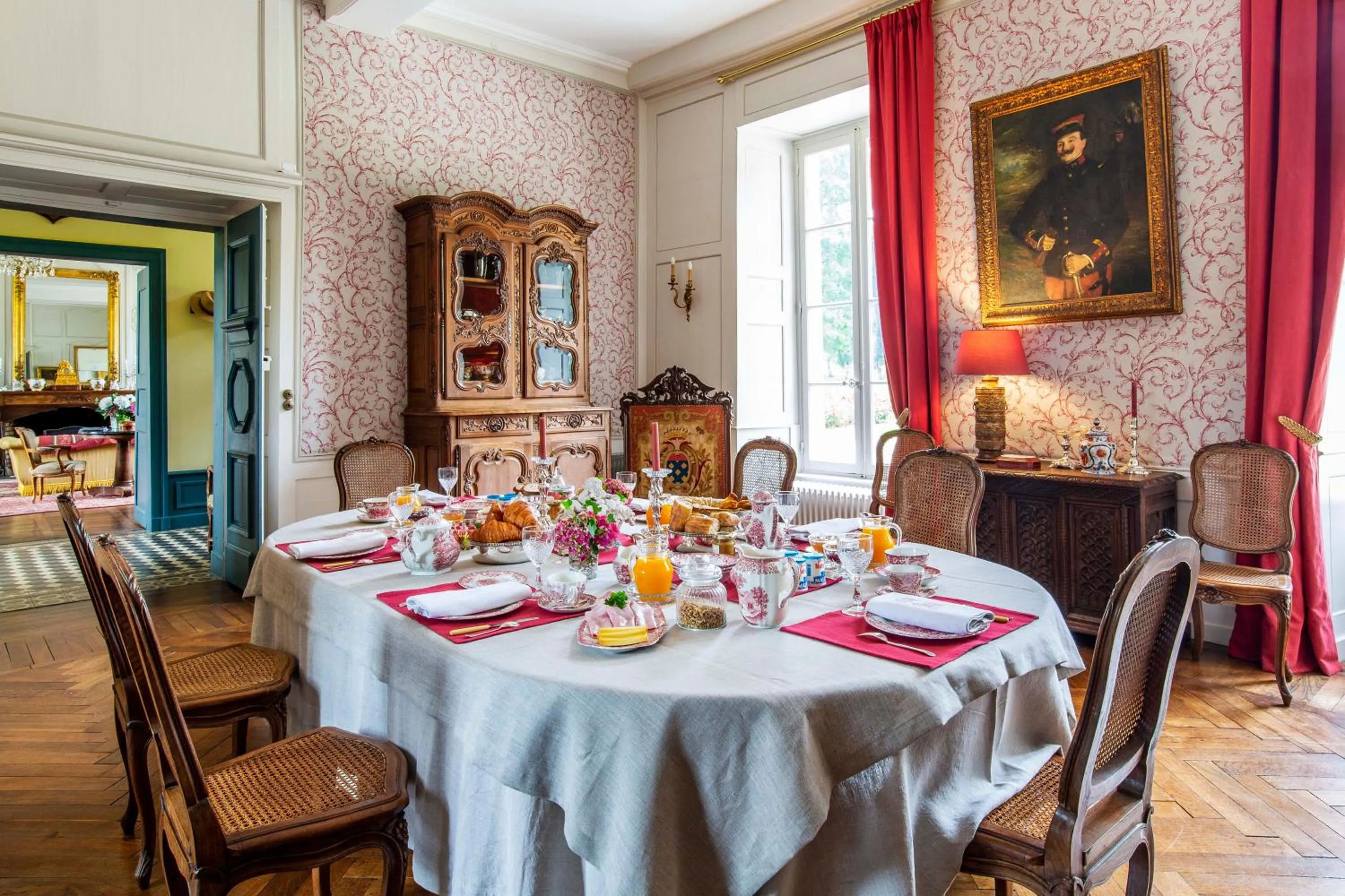 Breakfast in Chateau de la Villedubois