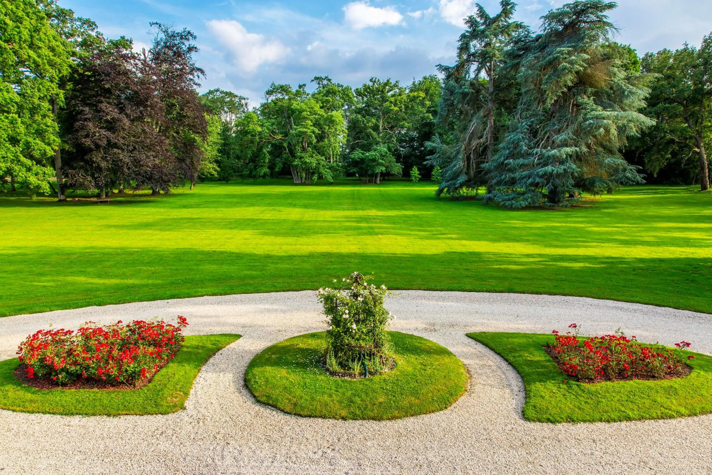 Garden view in Chateau de la Villedubois