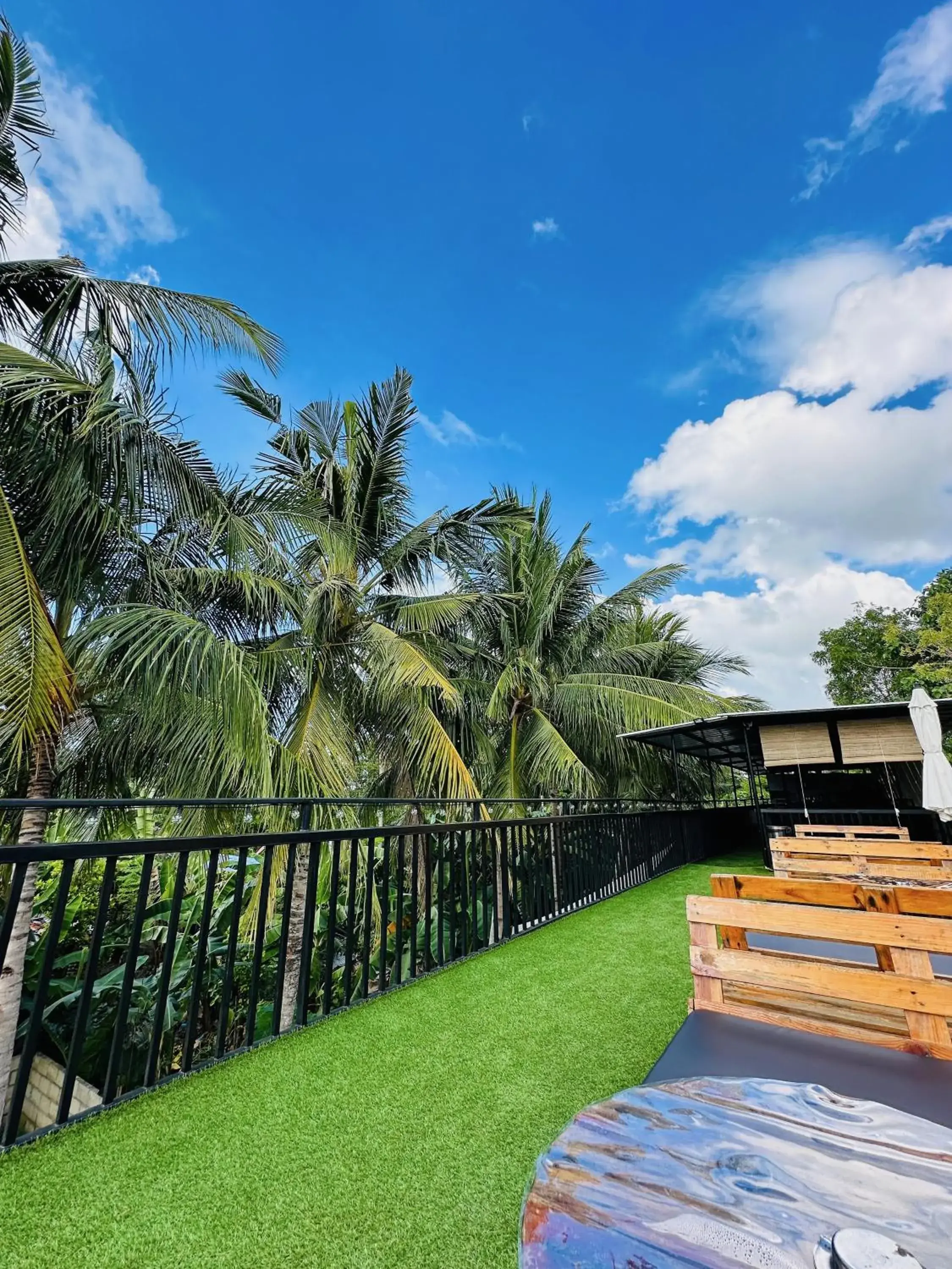 Property building in Pig Dive Hostel Moalboal Property building in Pig Dive Hostel Moalboal