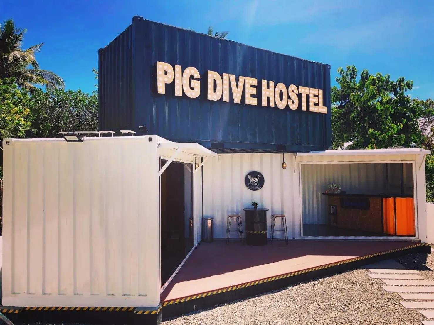 Facade/entrance in Pig Dive Hostel Moalboal Facade/entrance in Pig Dive Hostel Moalboal