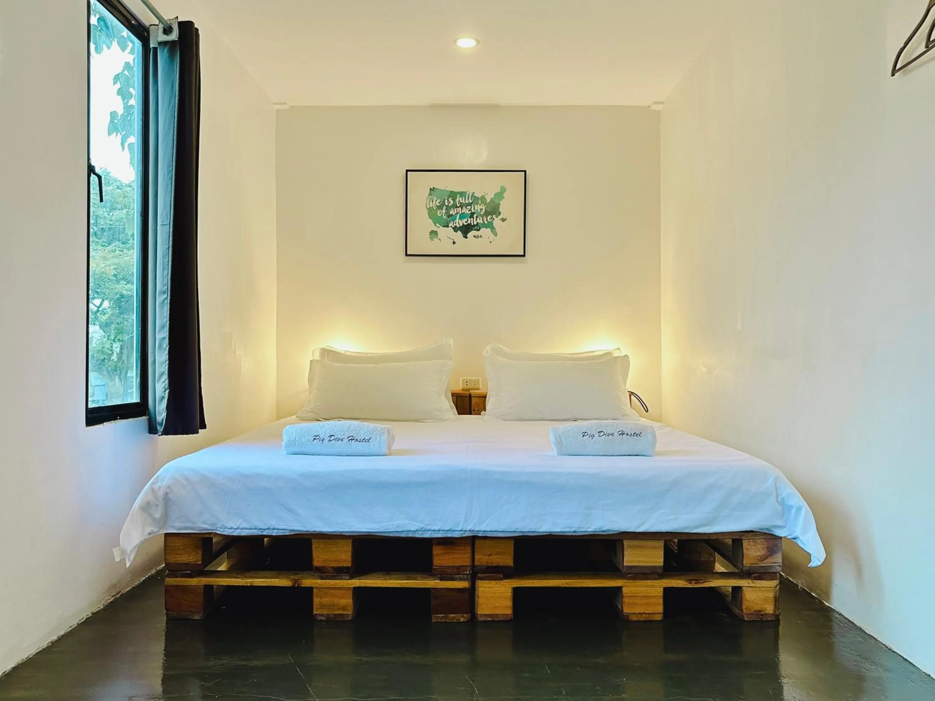 Bedroom, Bed in Pig Dive Hostel Moalboal