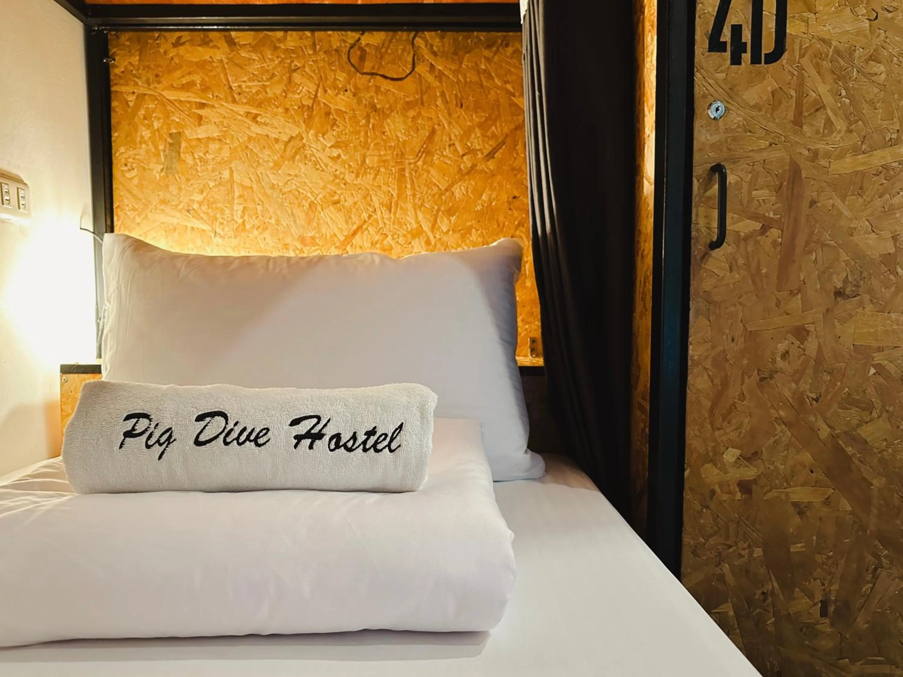 Bed in Pig Dive Hostel Moalboal