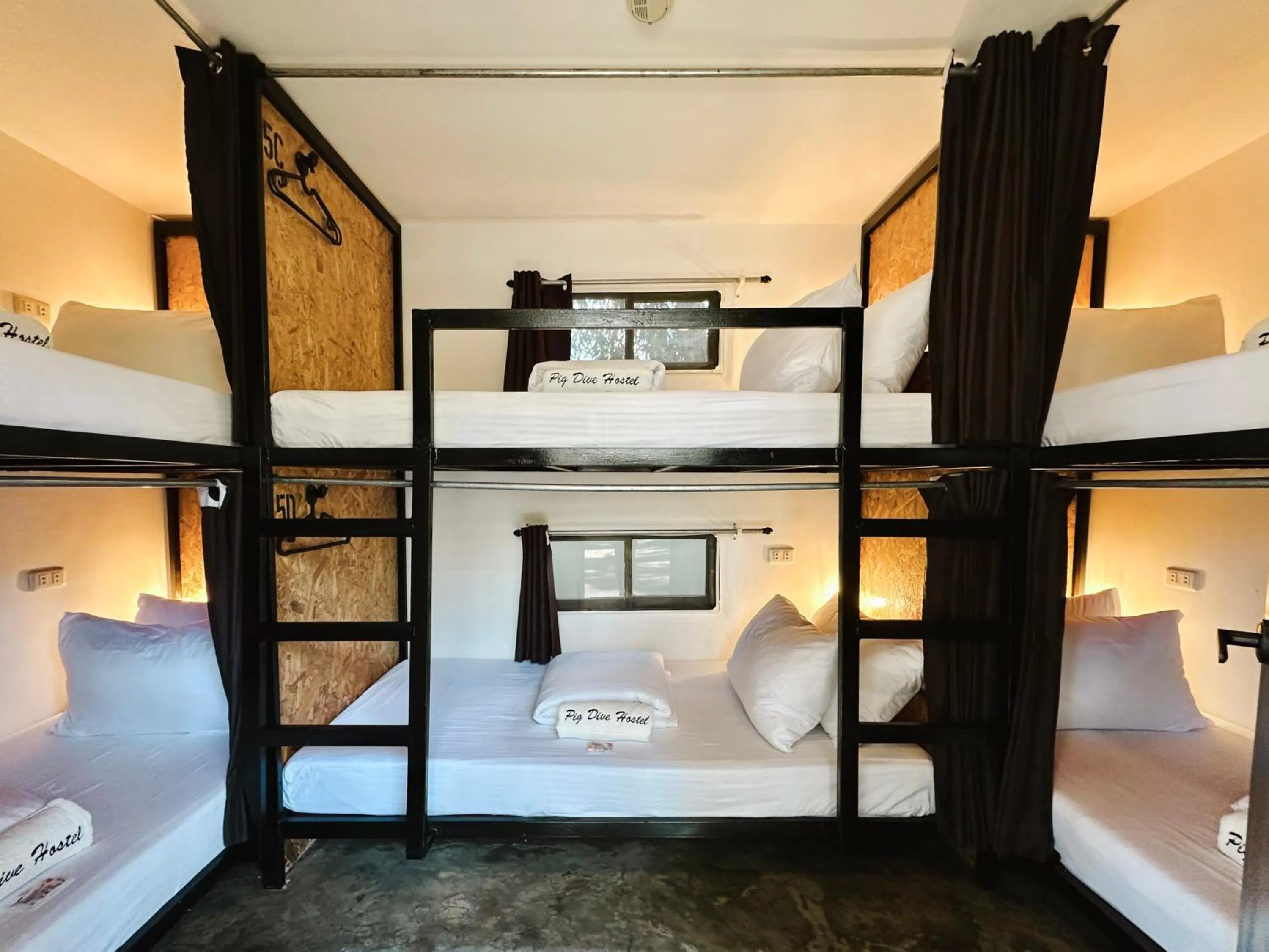 Bed in Pig Dive Hostel Moalboal