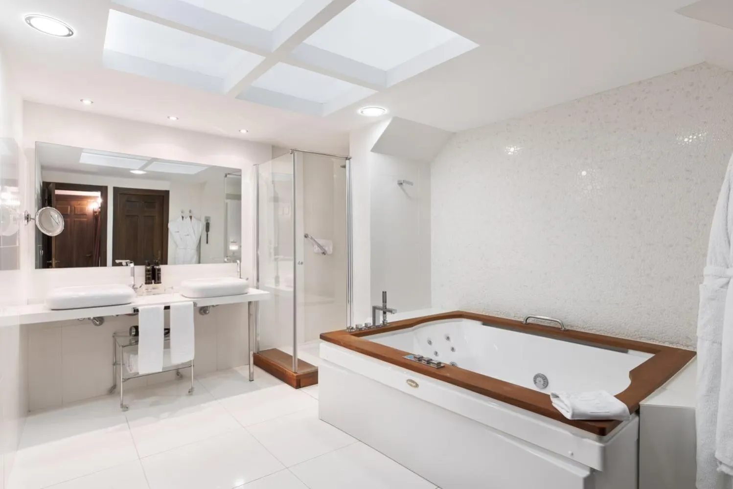 Bathroom, Bed in Áurea Palacio de Sober by Eurostars Hotel Company