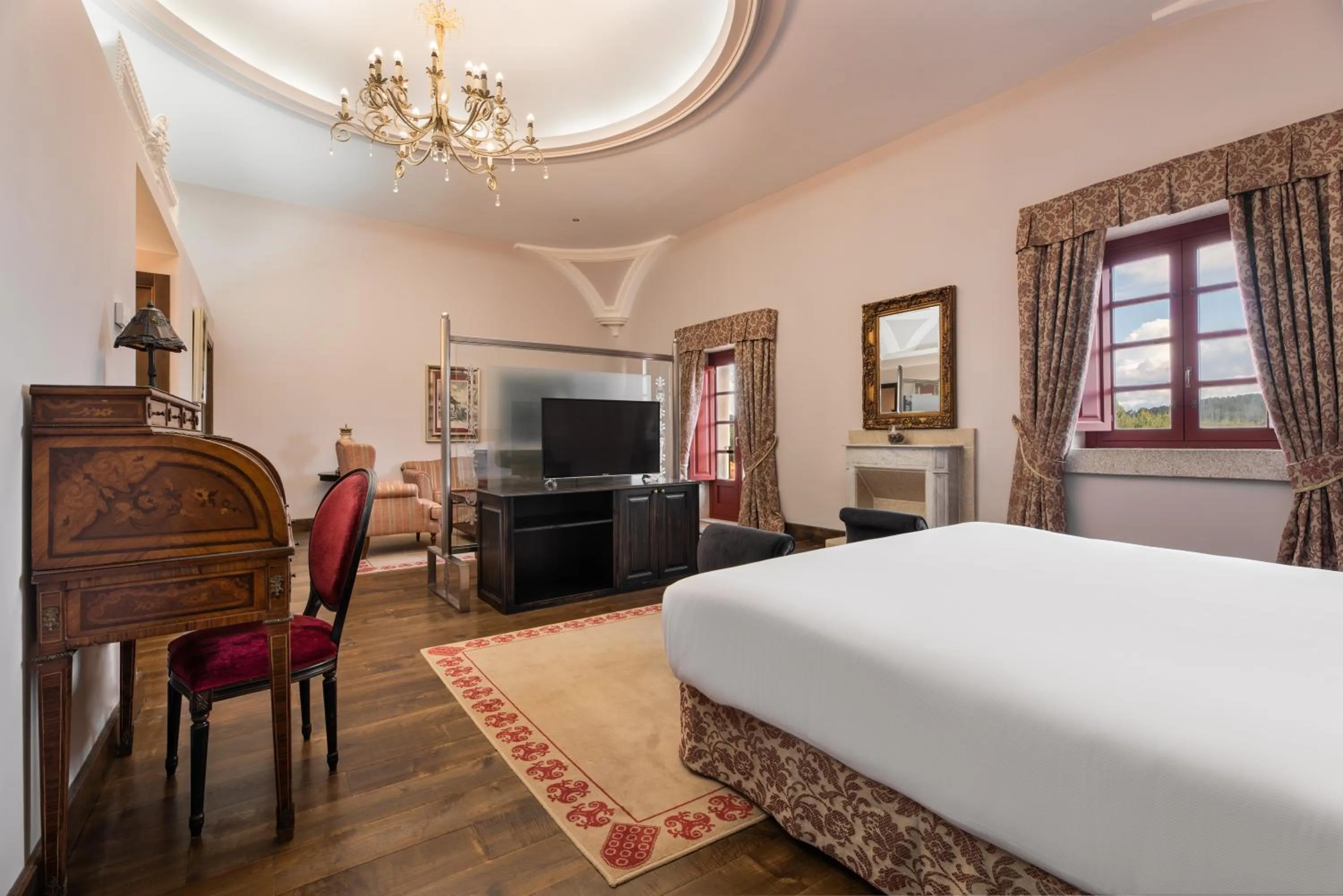 Photo of the whole room, Bed in Áurea Palacio de Sober by Eurostars Hotel Company