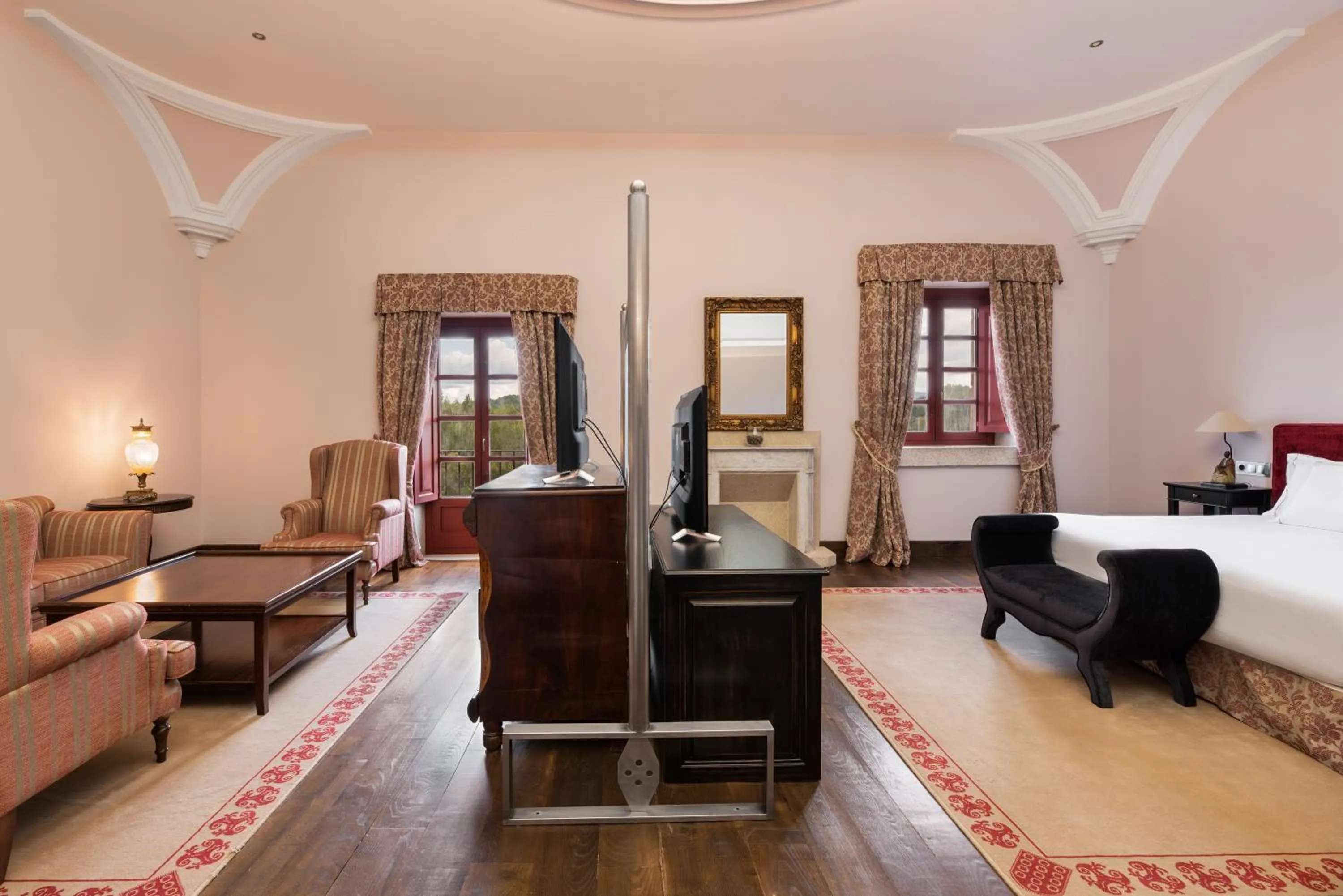 Photo of the whole room, Bed in Áurea Palacio de Sober by Eurostars Hotel Company