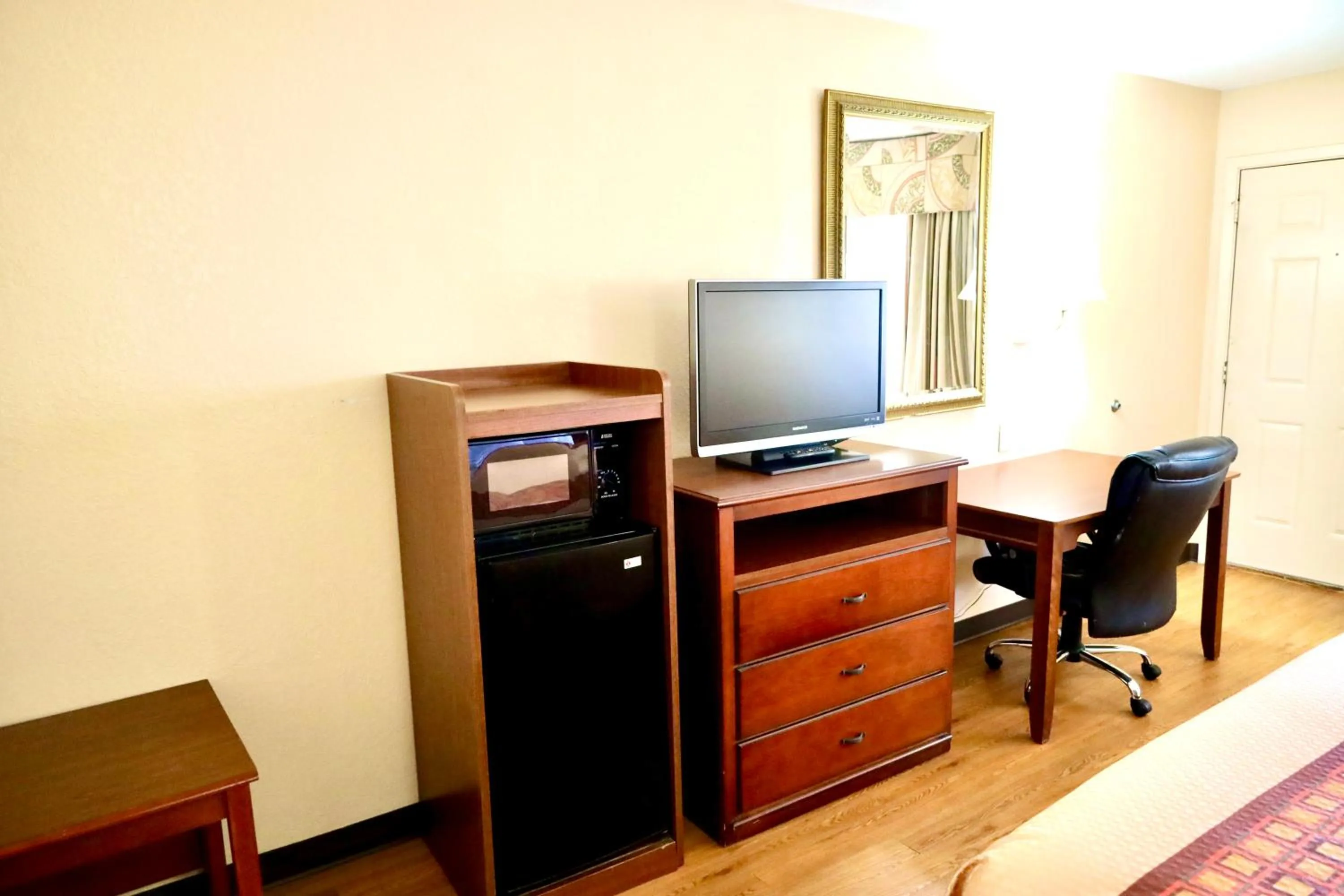Communal lounge/ TV room in Regency Inn & Suites