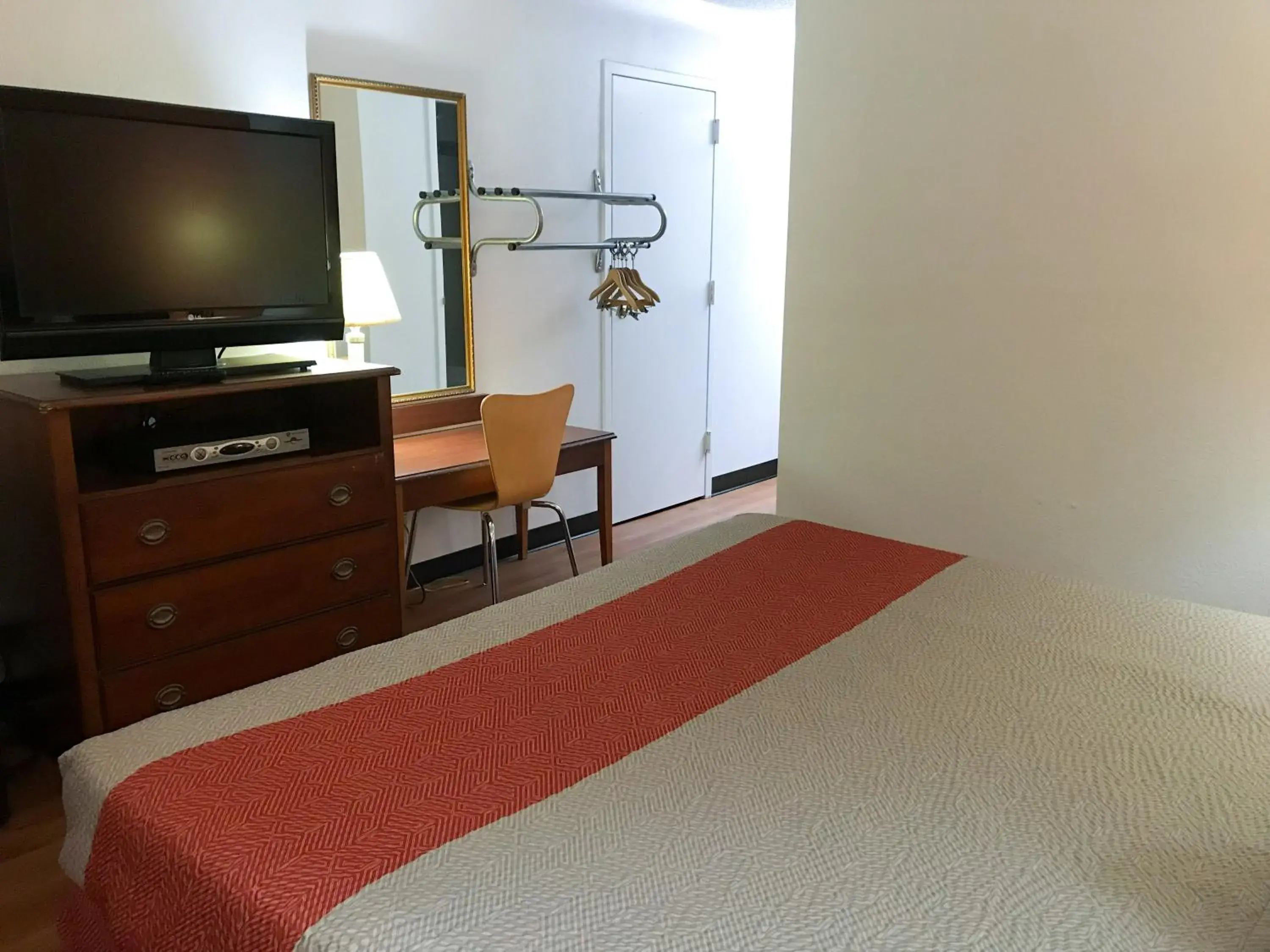 Bedroom, TV/Entertainment Center in Econo Lodge Bedroom, TV/Entertainment Center in Econo Lodge