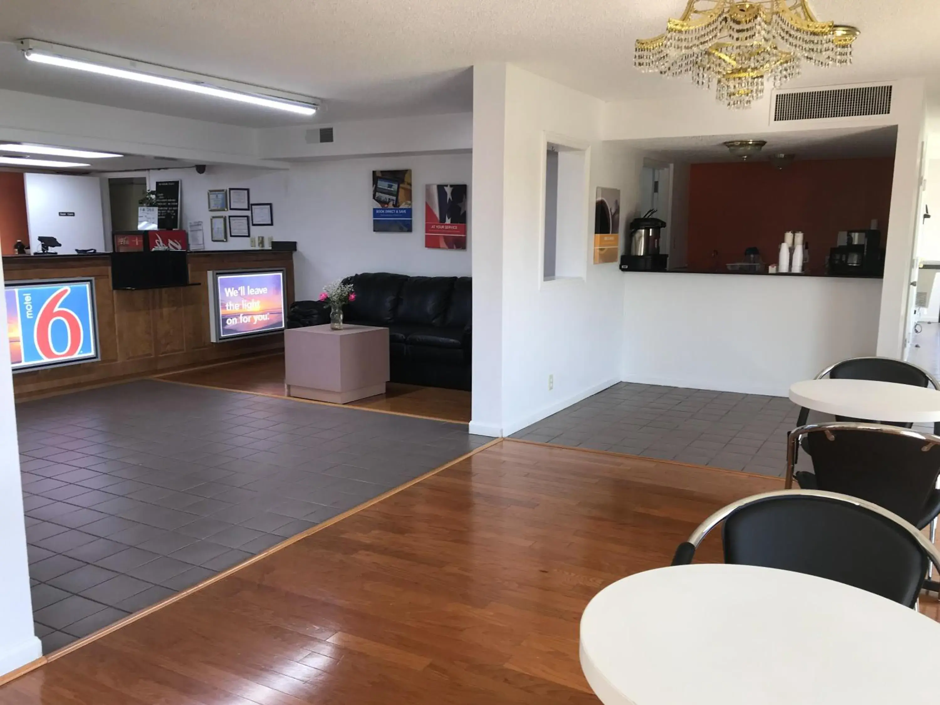 Lobby or reception, Lounge/Bar in Econo Lodge Lobby or reception, Lounge/Bar in Econo Lodge