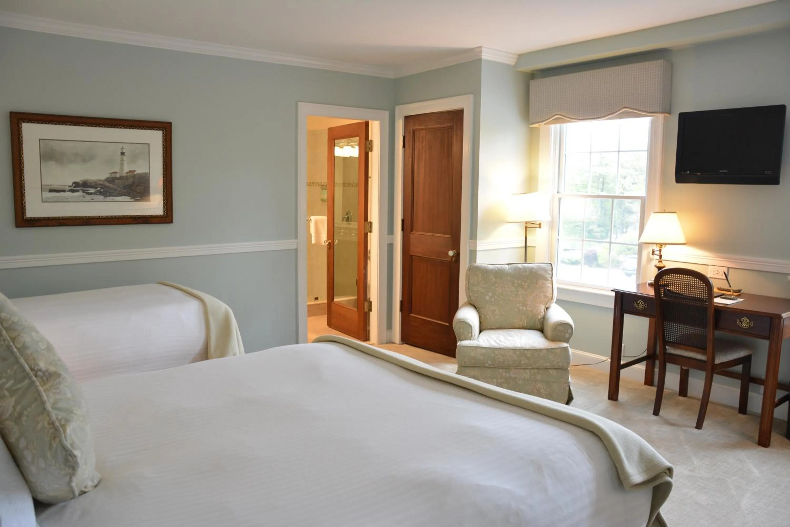 Photo of the whole room, Bed in Black Point Inn