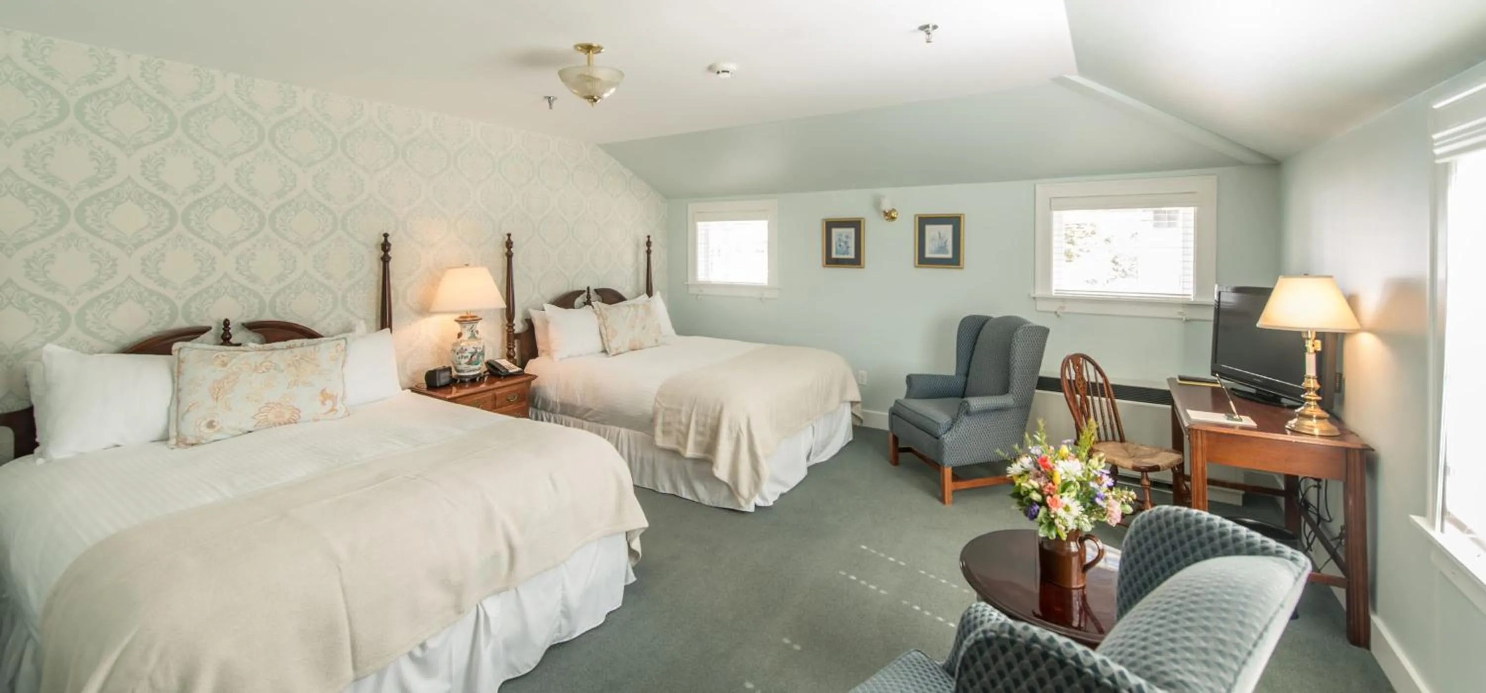 Photo of the whole room, Bed in Black Point Inn