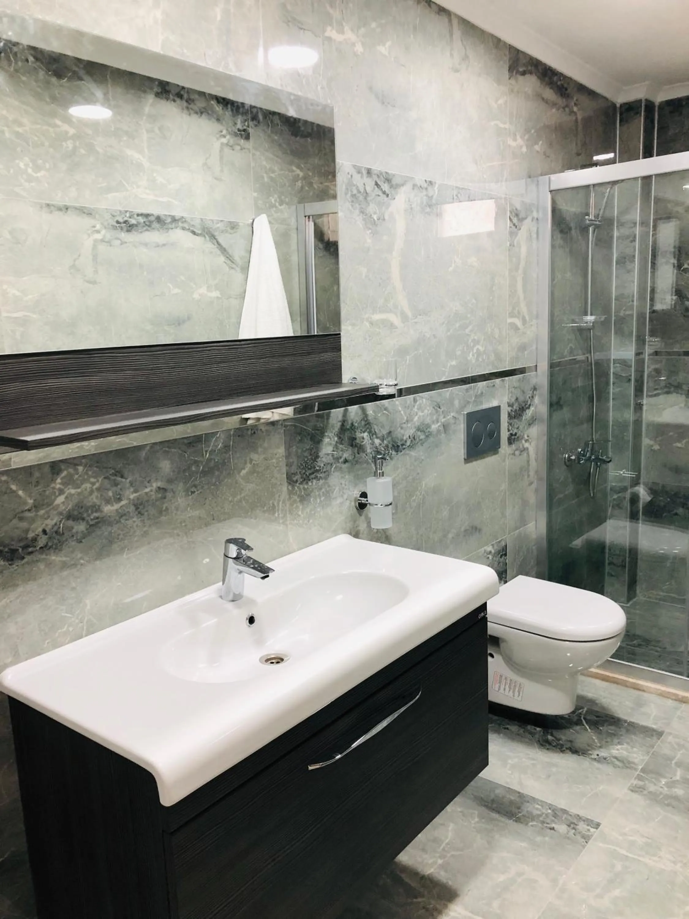 Shower in AdaHan Family Rooms Gocek