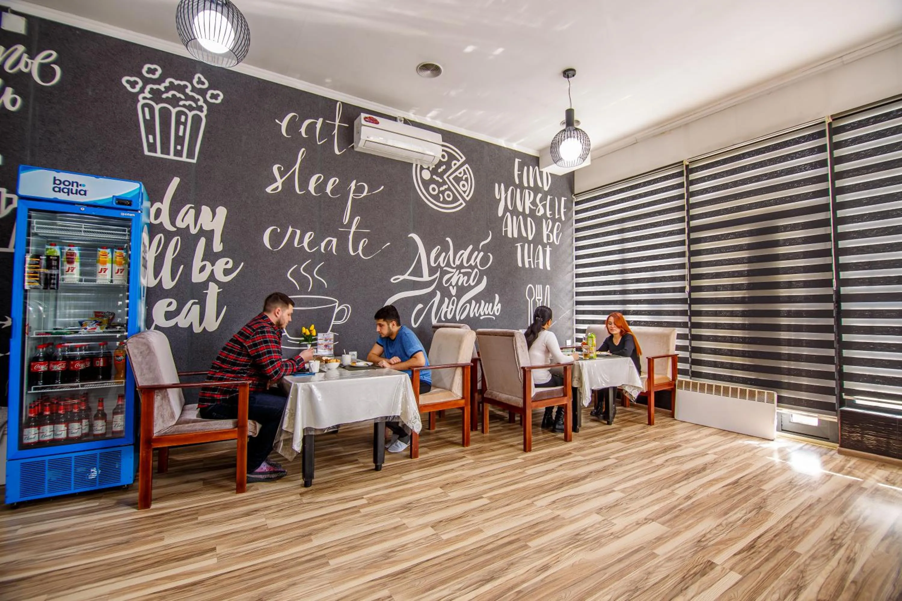 Restaurant/places to eat in Level hotel Osh