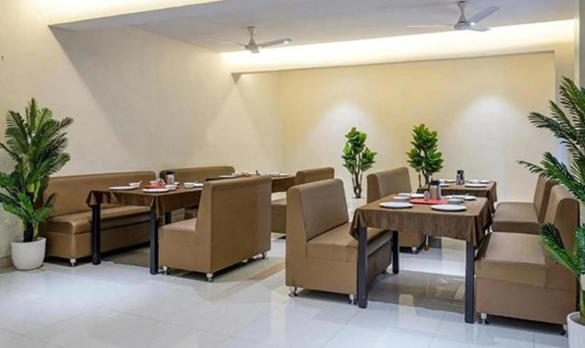 Restaurant/places to eat in Omkar Executive