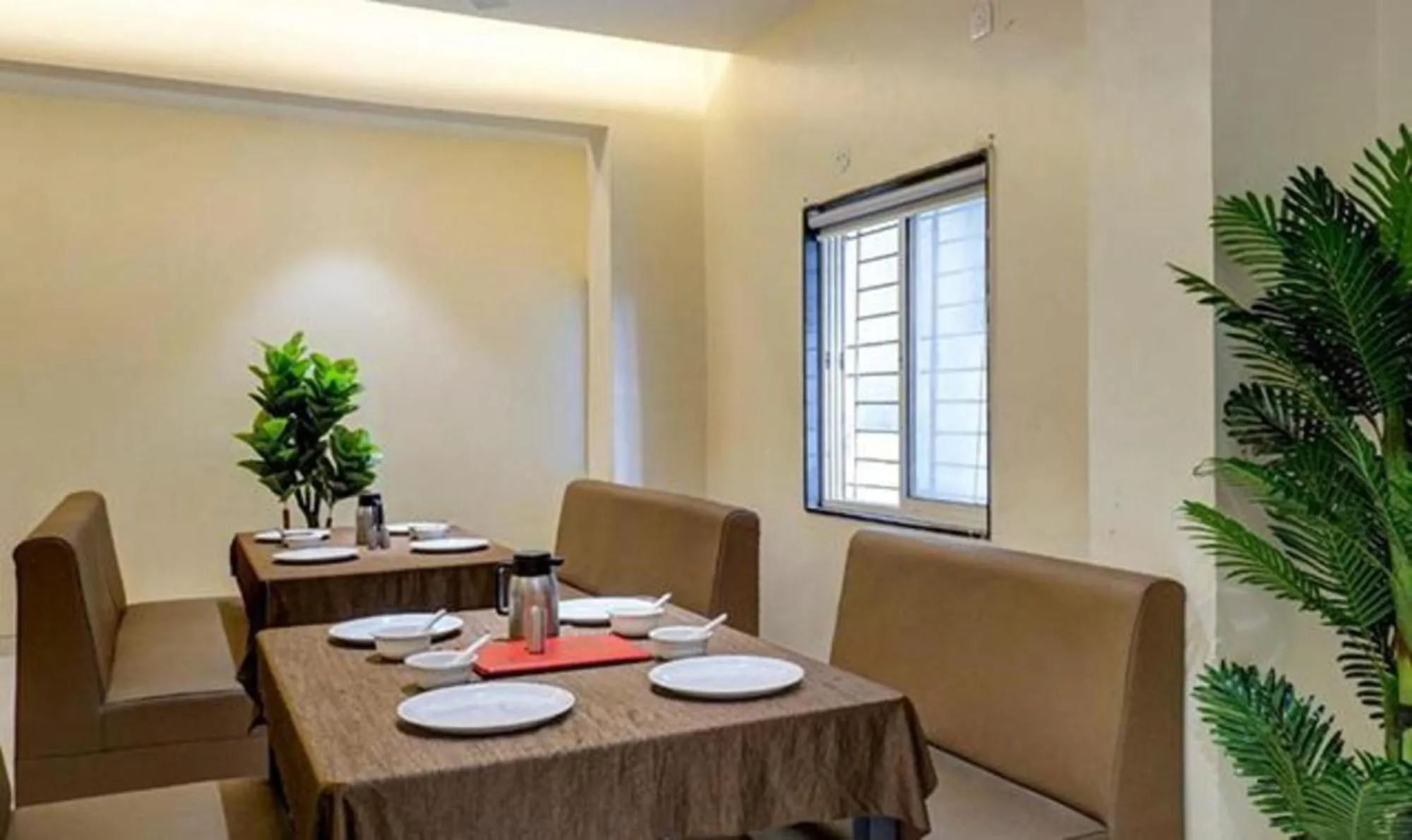 Restaurant/places to eat in Omkar Executive