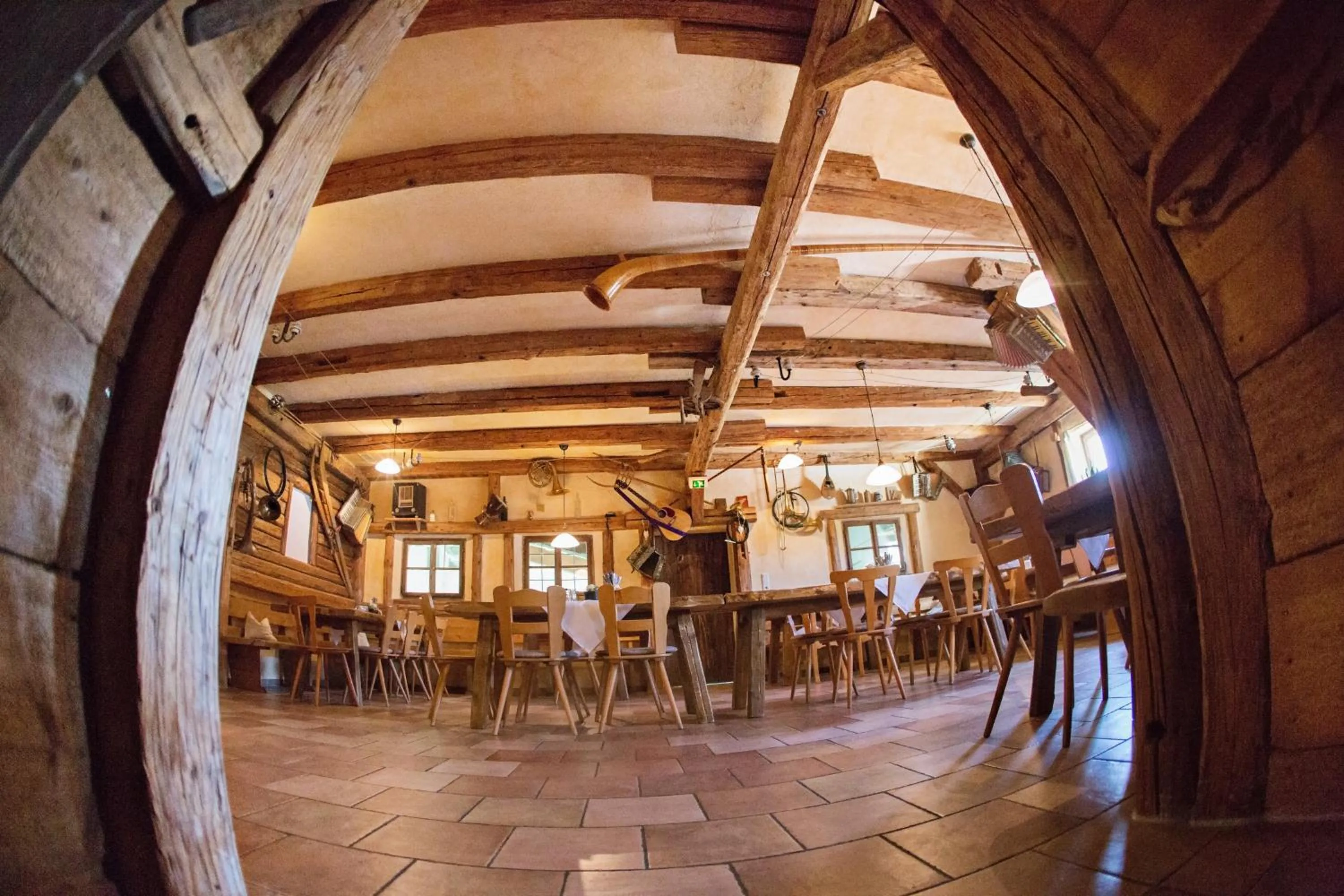 Restaurant/places to eat in Sporthotel Neuburg