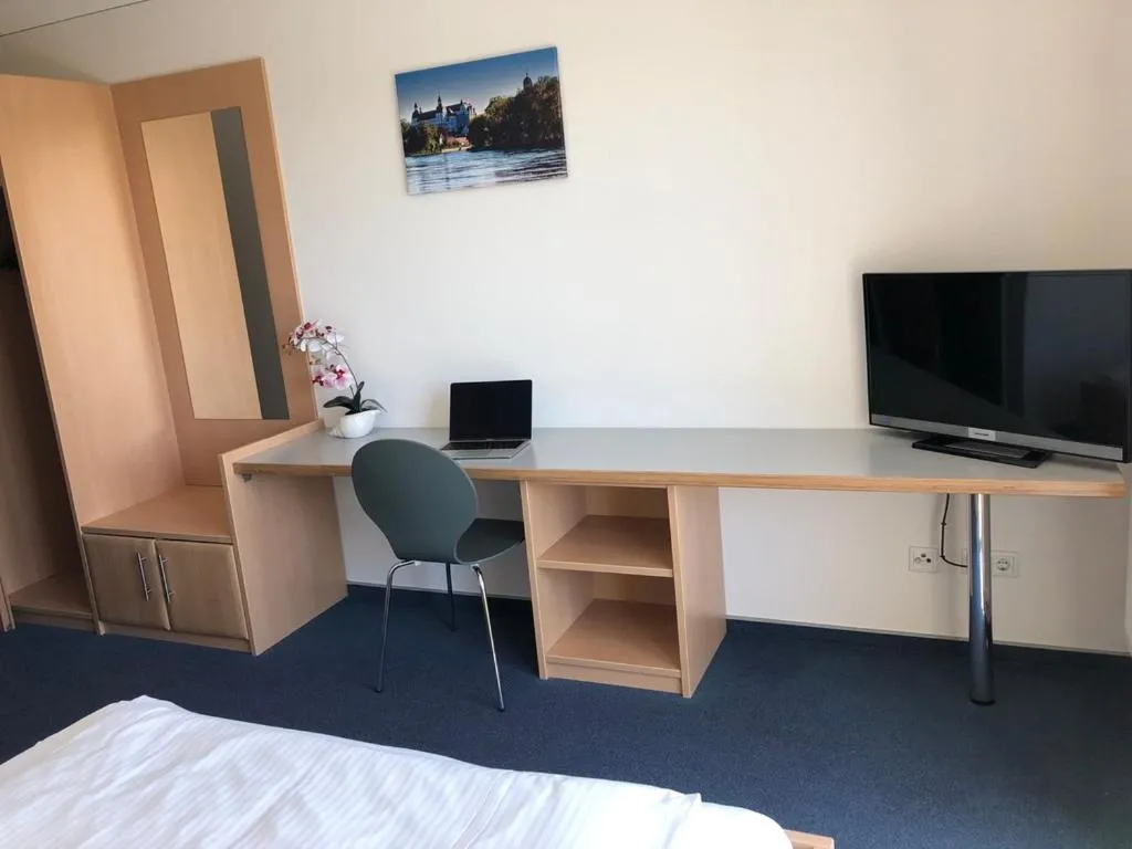 TV and multimedia, Bed in Sporthotel Neuburg
