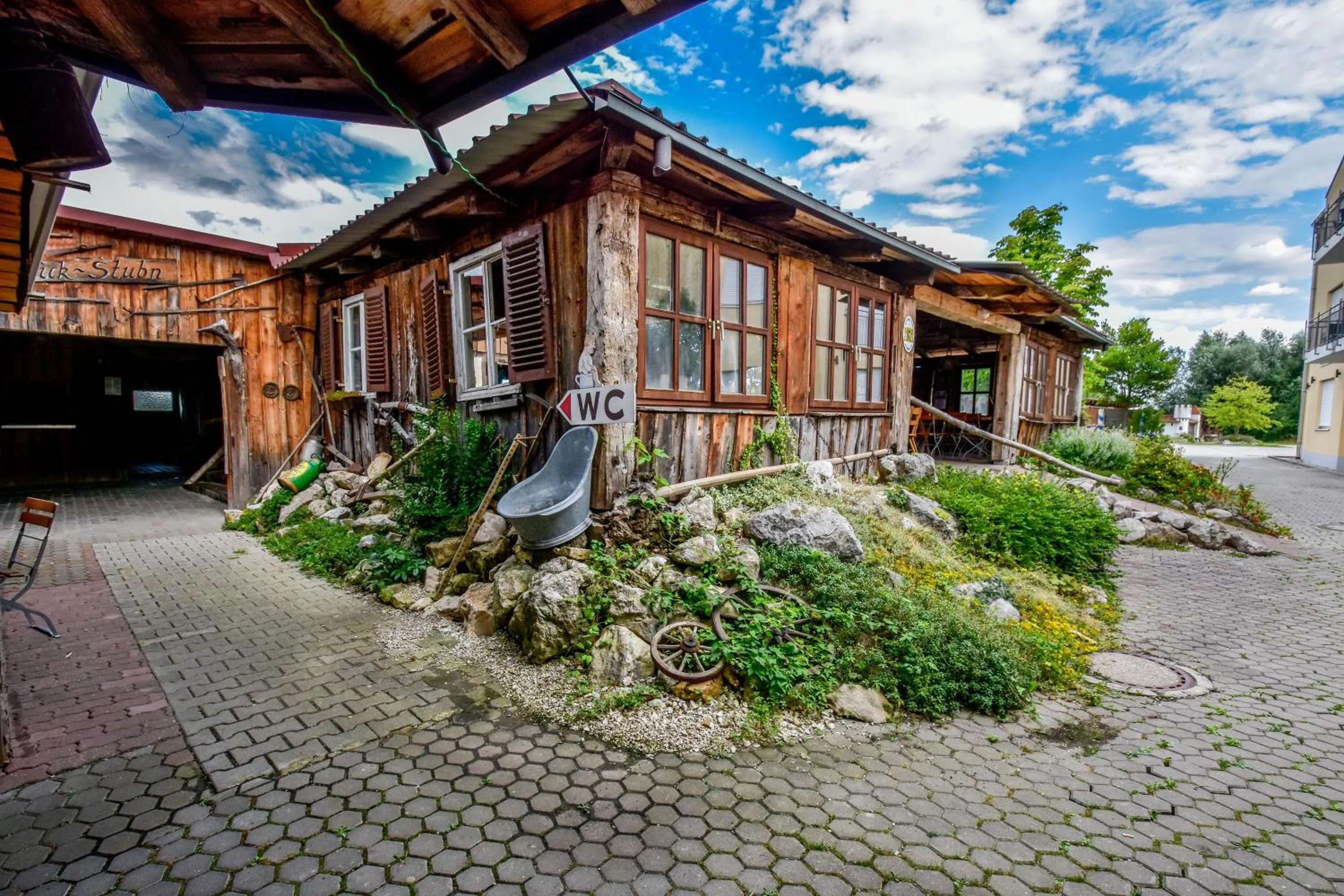 Restaurant/places to eat in Sporthotel Neuburg