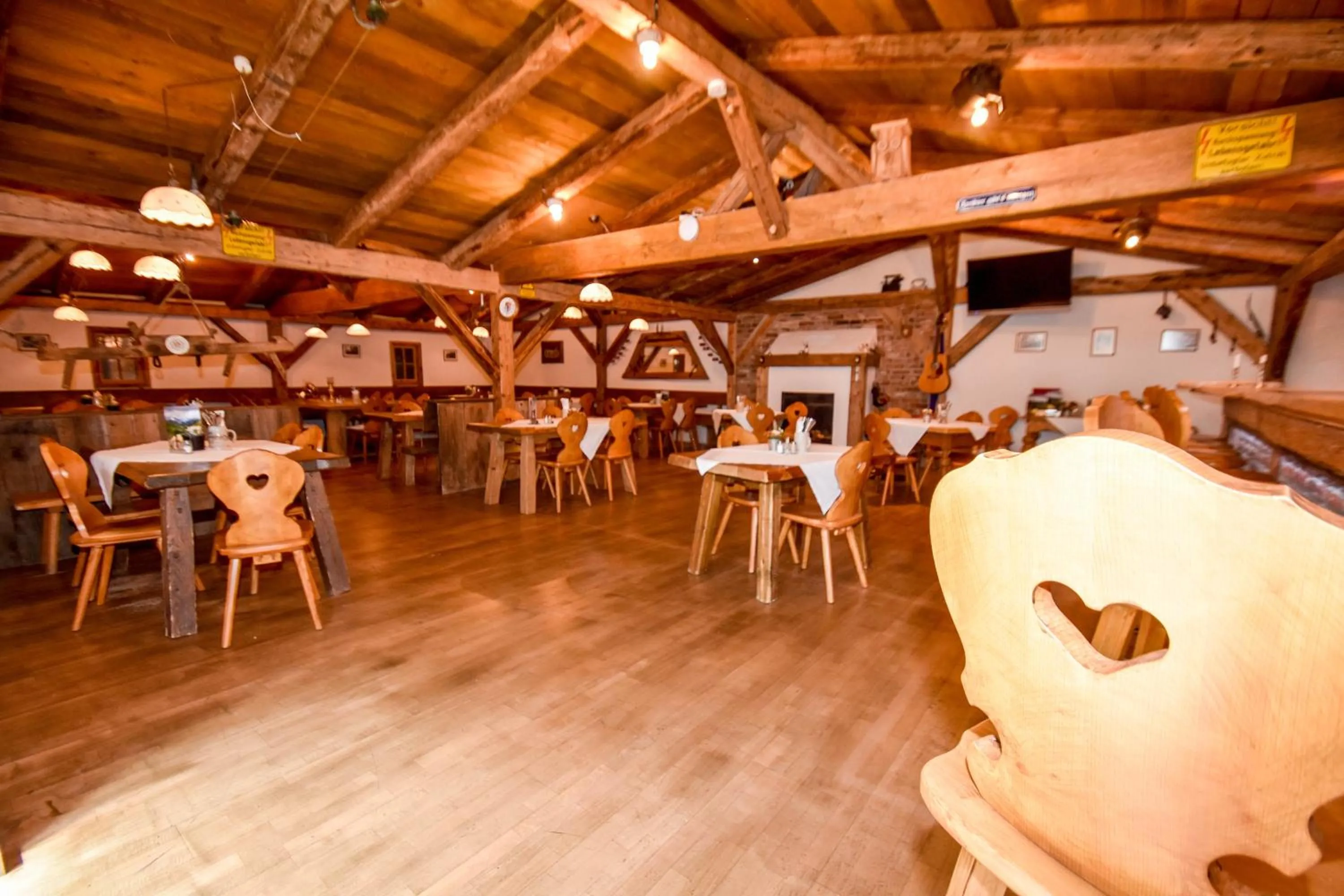 Restaurant/places to eat in Sporthotel Neuburg