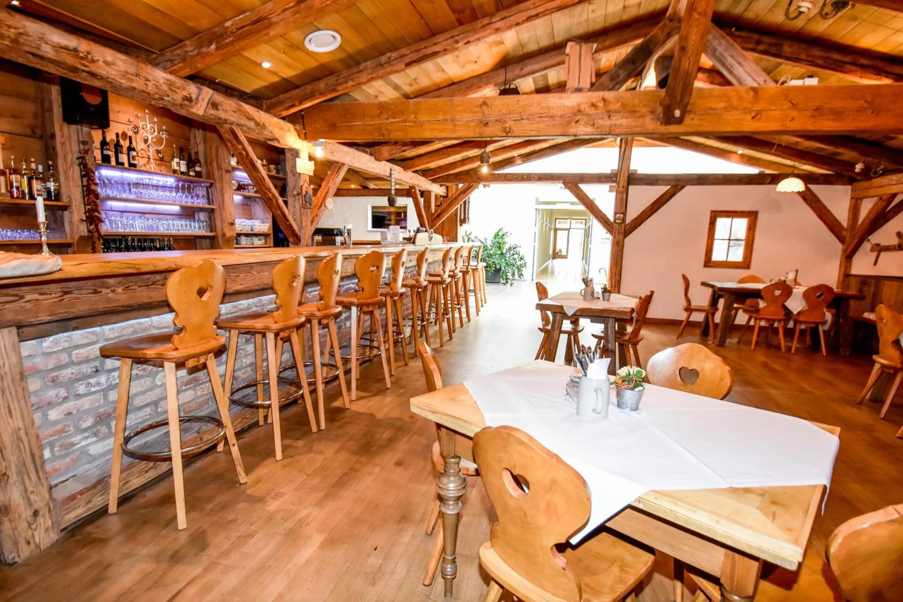 Restaurant/places to eat in Sporthotel Neuburg