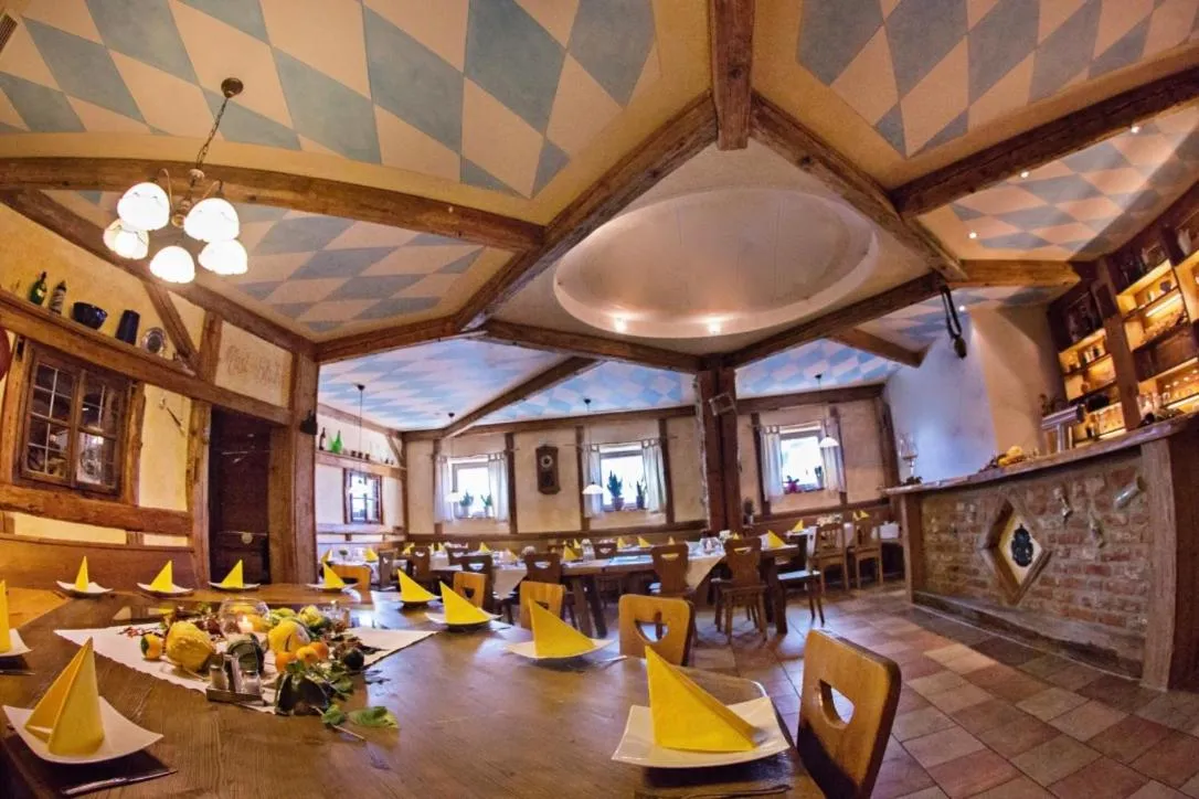 Restaurant/places to eat in Sporthotel Neuburg