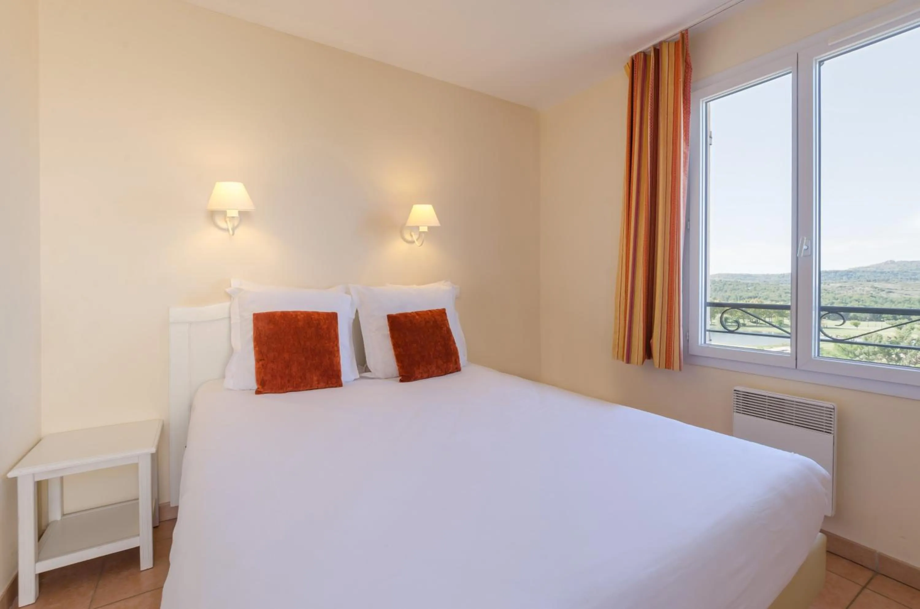 Bed in Village Pierre & Vacances Pont Royal en Provence