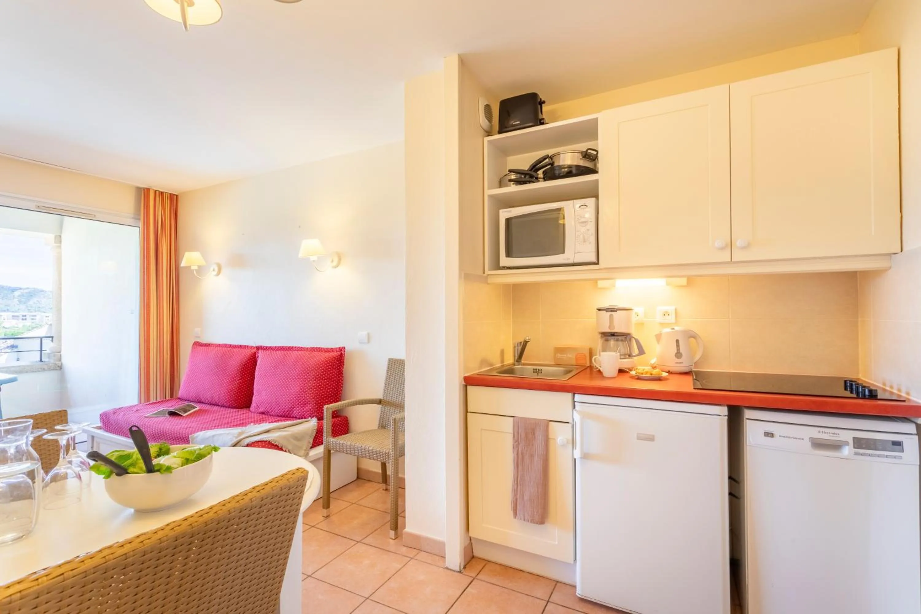 Kitchen or kitchenette in Village Pierre & Vacances Pont Royal en Provence
