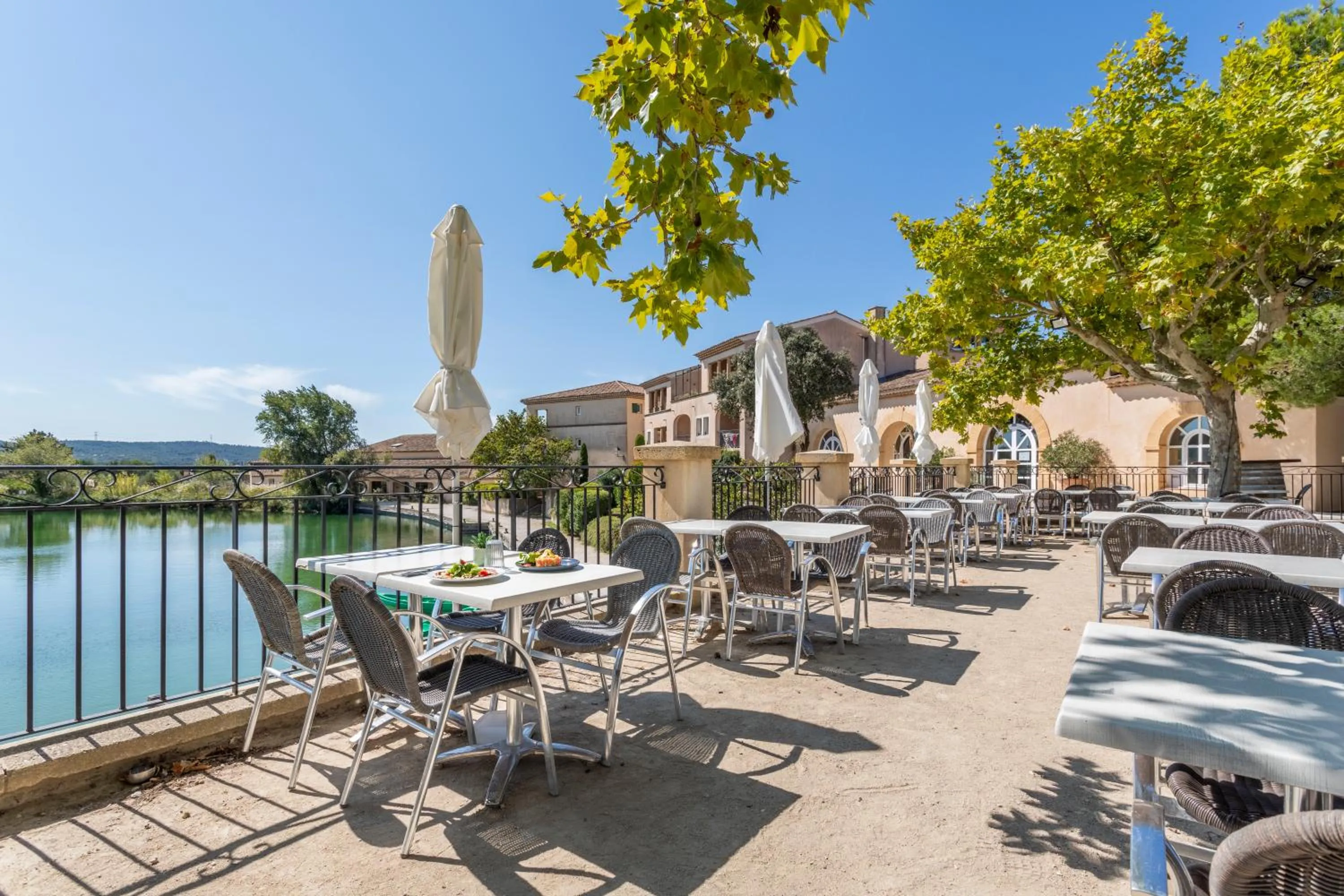 Property building in Village Pierre & Vacances Pont Royal en Provence