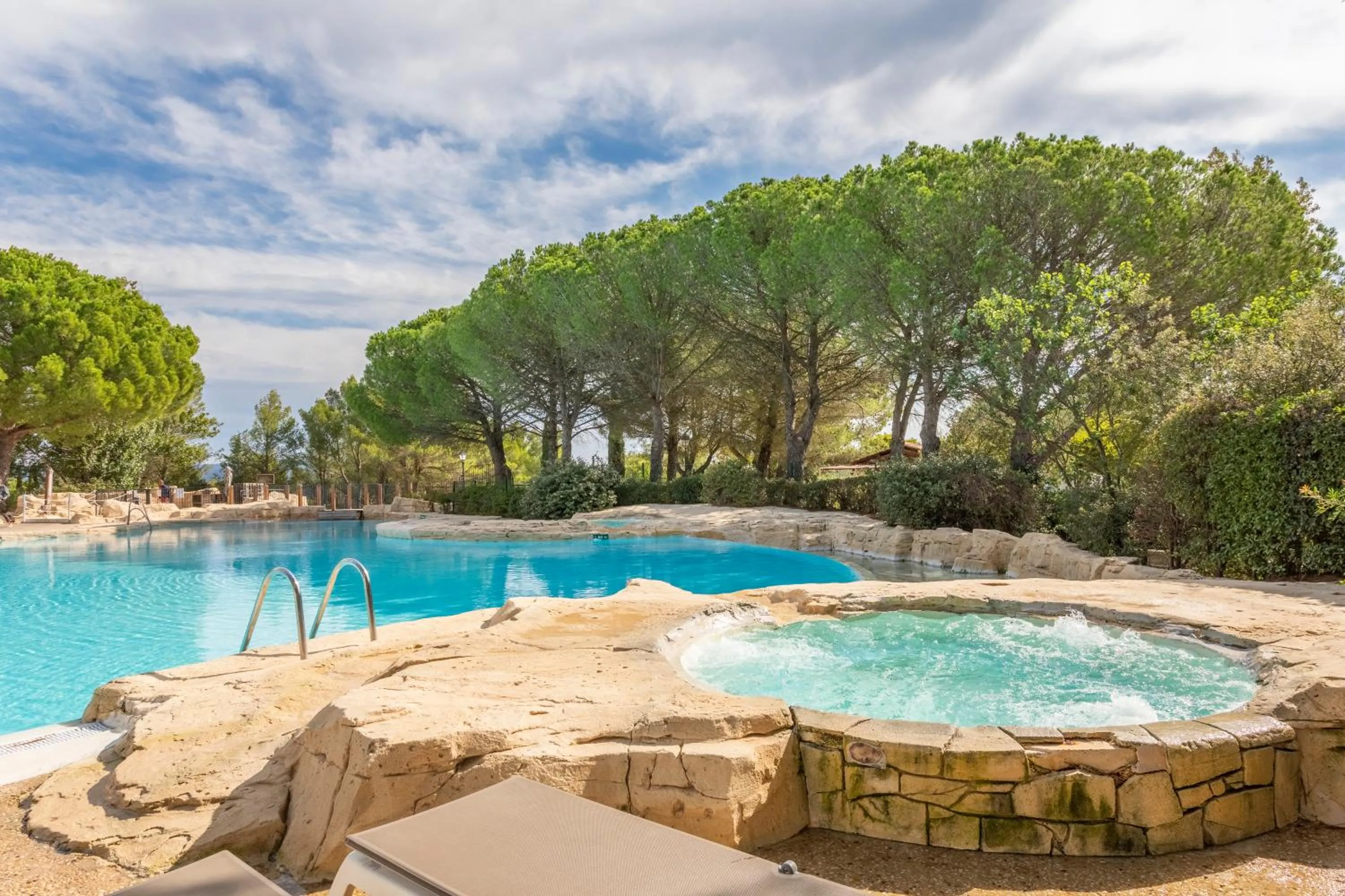 Spring in Village Pierre & Vacances Pont Royal en Provence