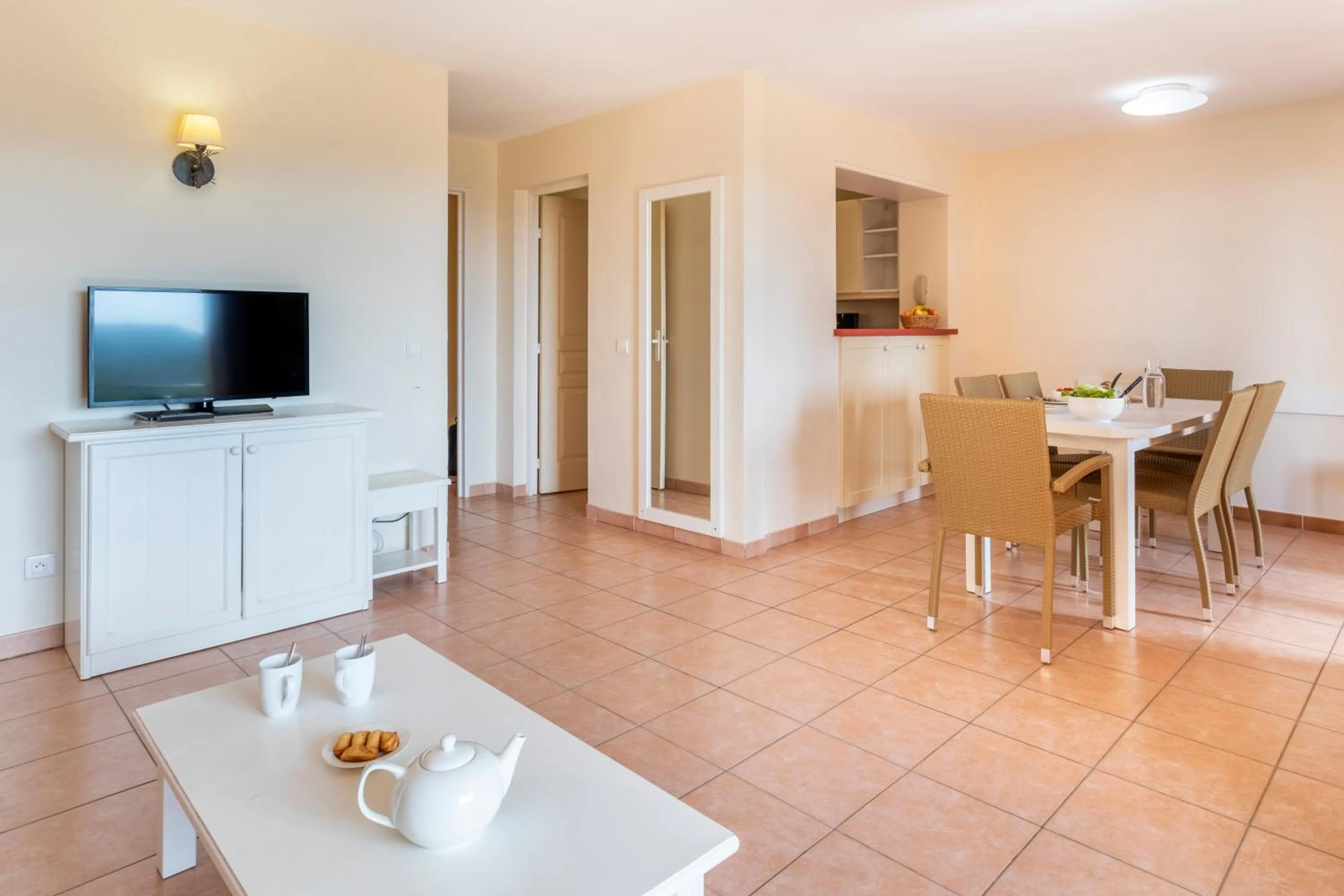 TV and multimedia in Village Pierre & Vacances Pont Royal en Provence