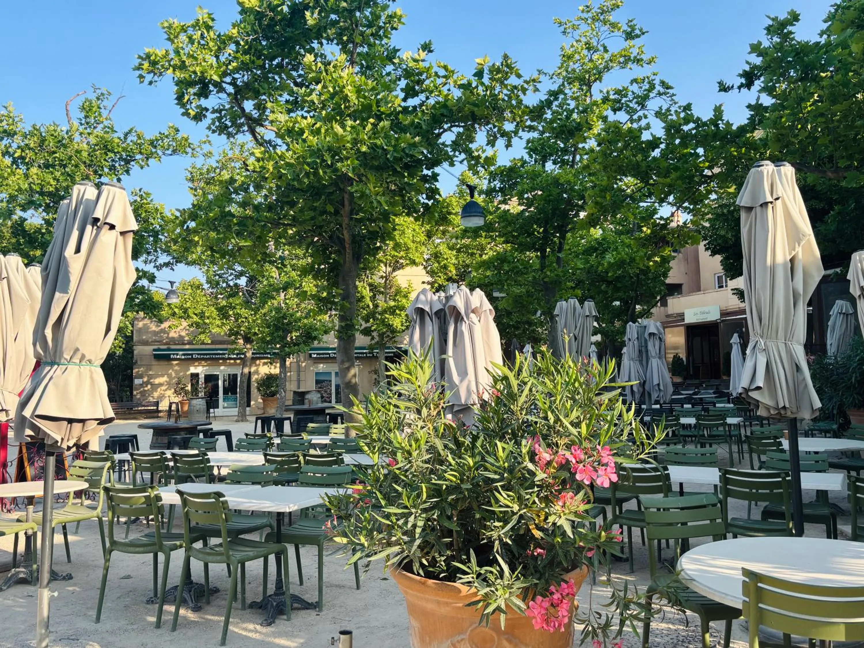 Restaurant/places to eat in Village Pierre & Vacances Pont Royal en Provence