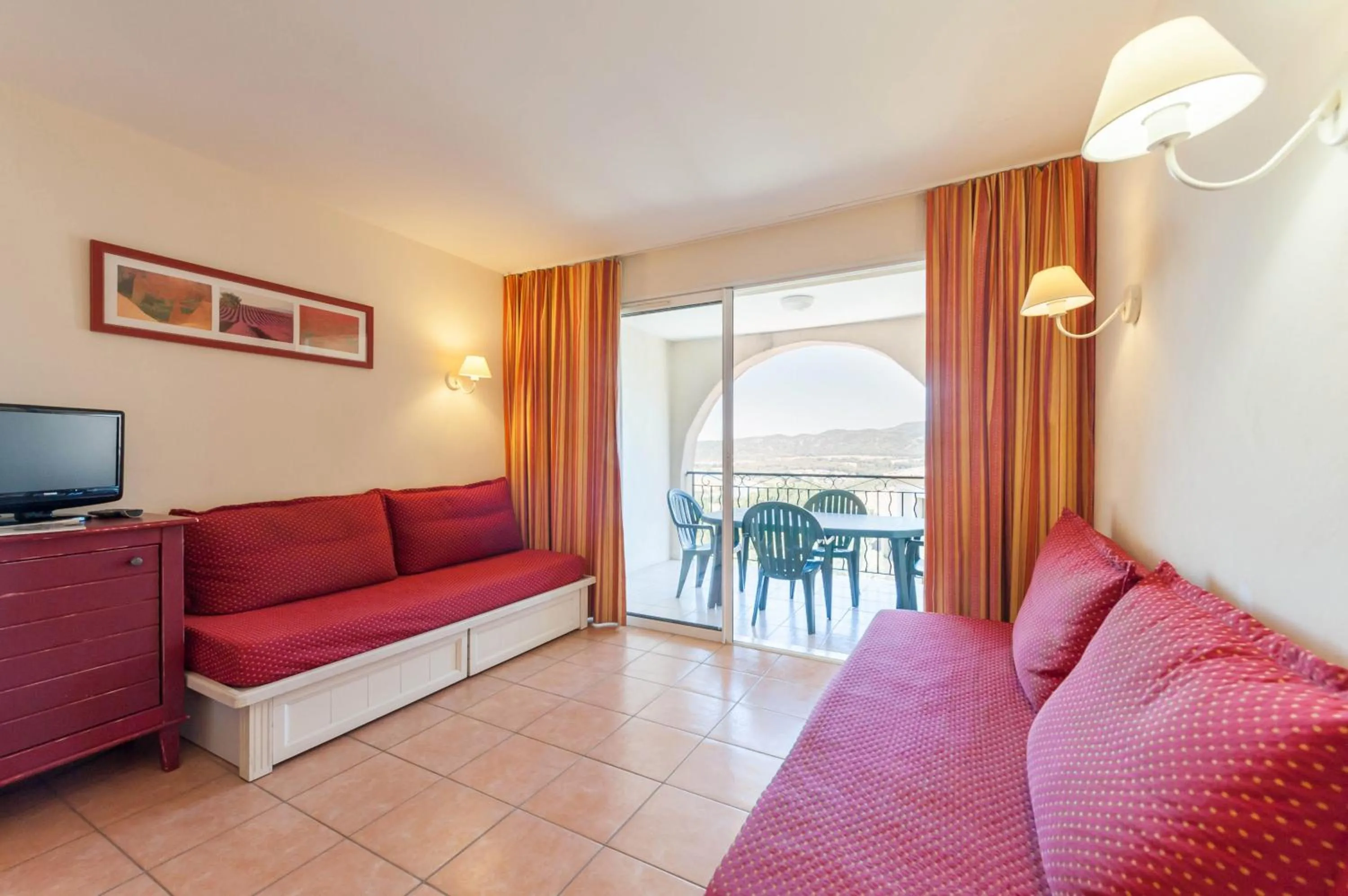 TV and multimedia in Village Pierre & Vacances Pont Royal en Provence